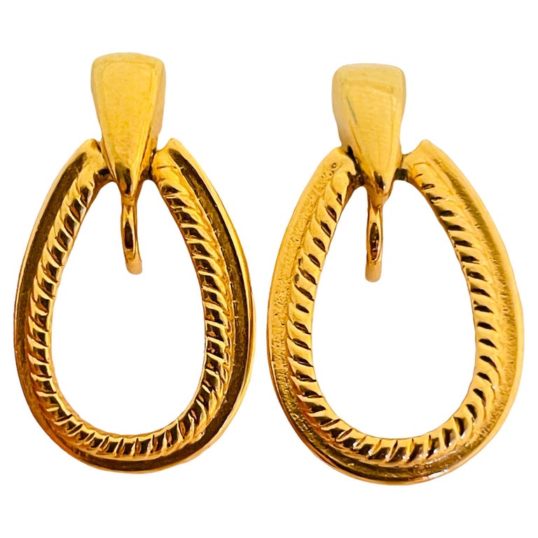 Vtg SARAH COVENTRY gold designer runway clip on earrings For Sale at