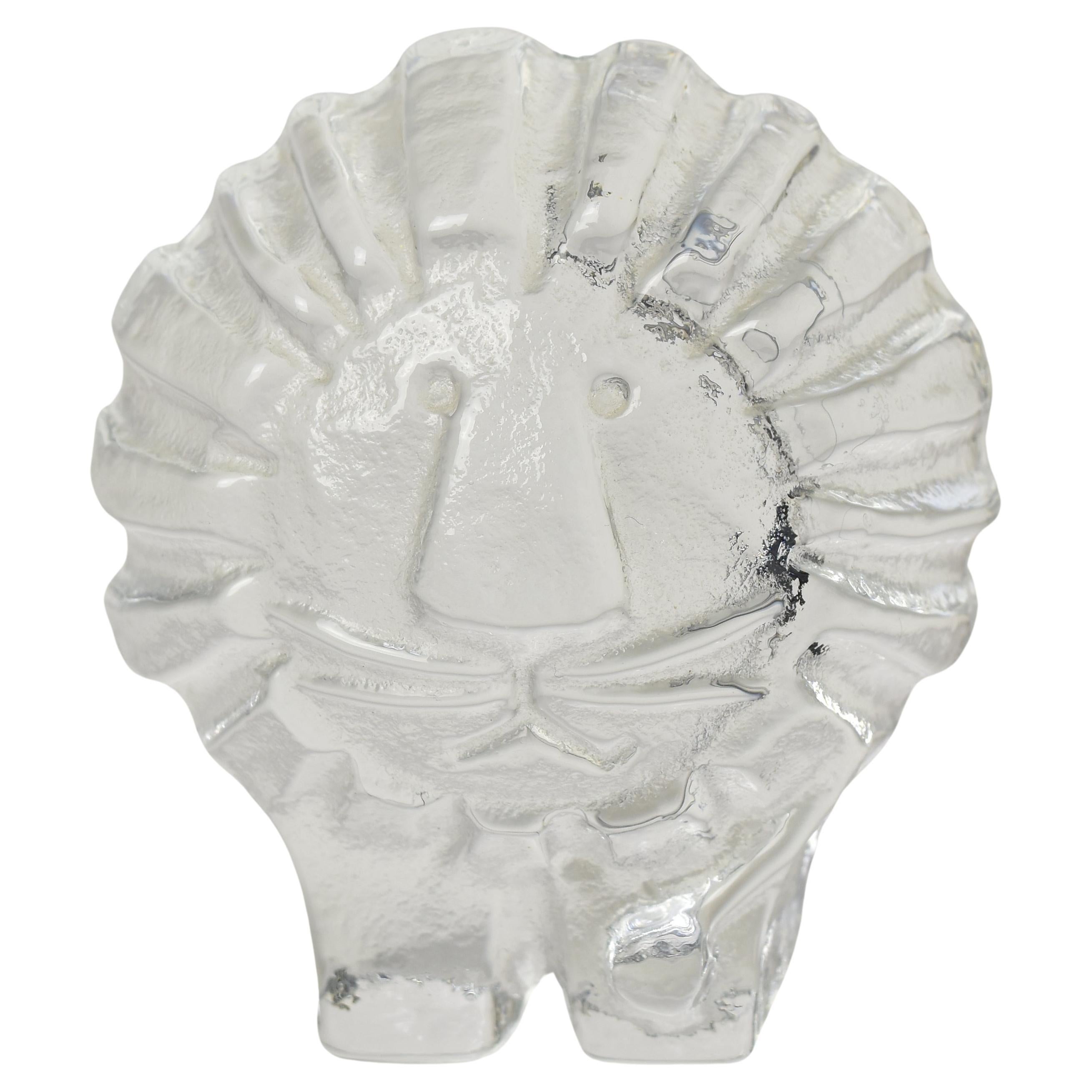 Magnifique figurine de lion en cristal au design scandinave, probablement conçue par Lisa Larson pour Skruf.