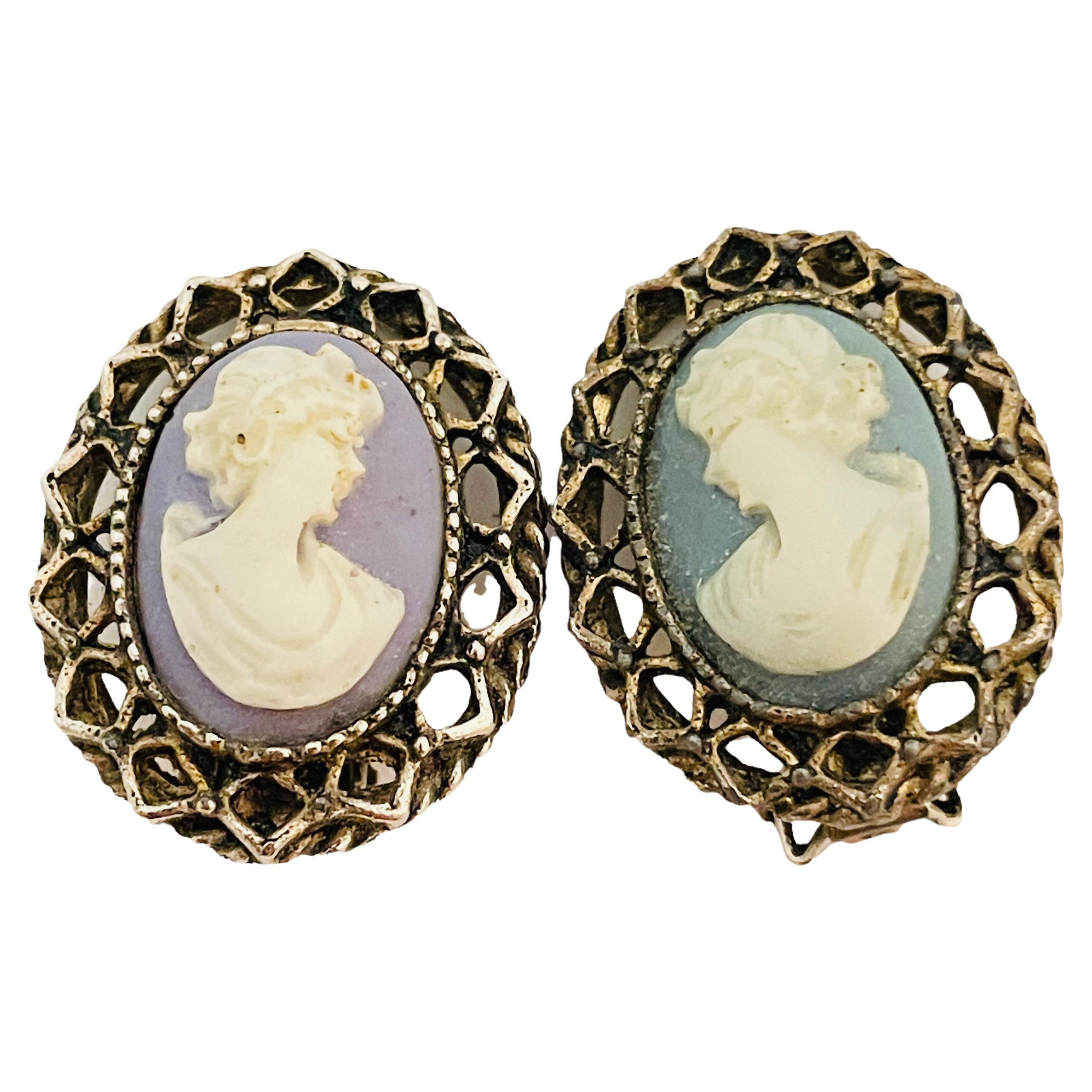 Vtg silver tone blue faux cameo clip on earrings For Sale