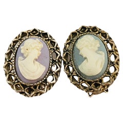 Vintage Vtg silver tone blue faux cameo clip on earrings