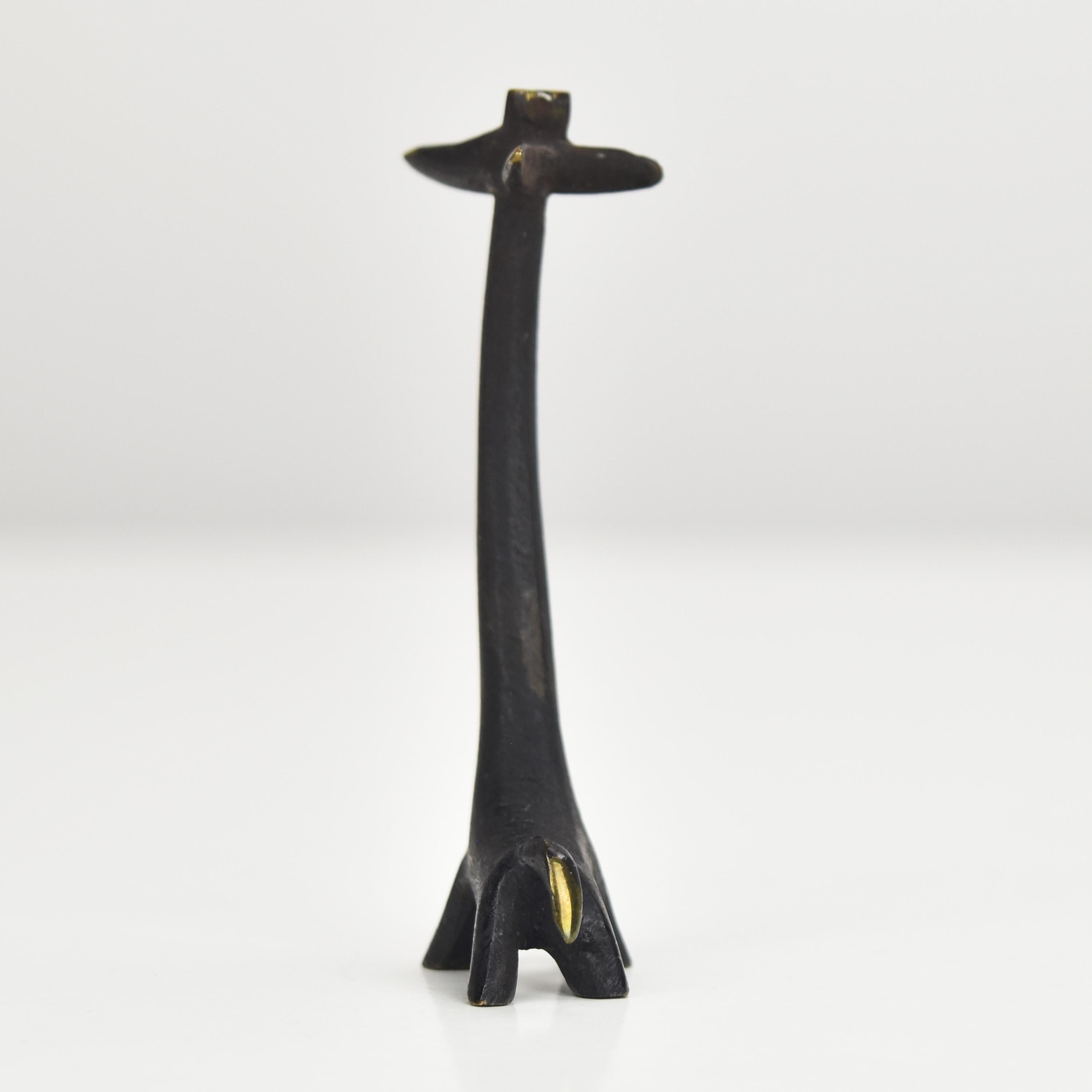 Mid-Century moderno VTG Walter Bosse in ottone fuso / bronzo Figurina di giraffa metà secolo moderno in vendita