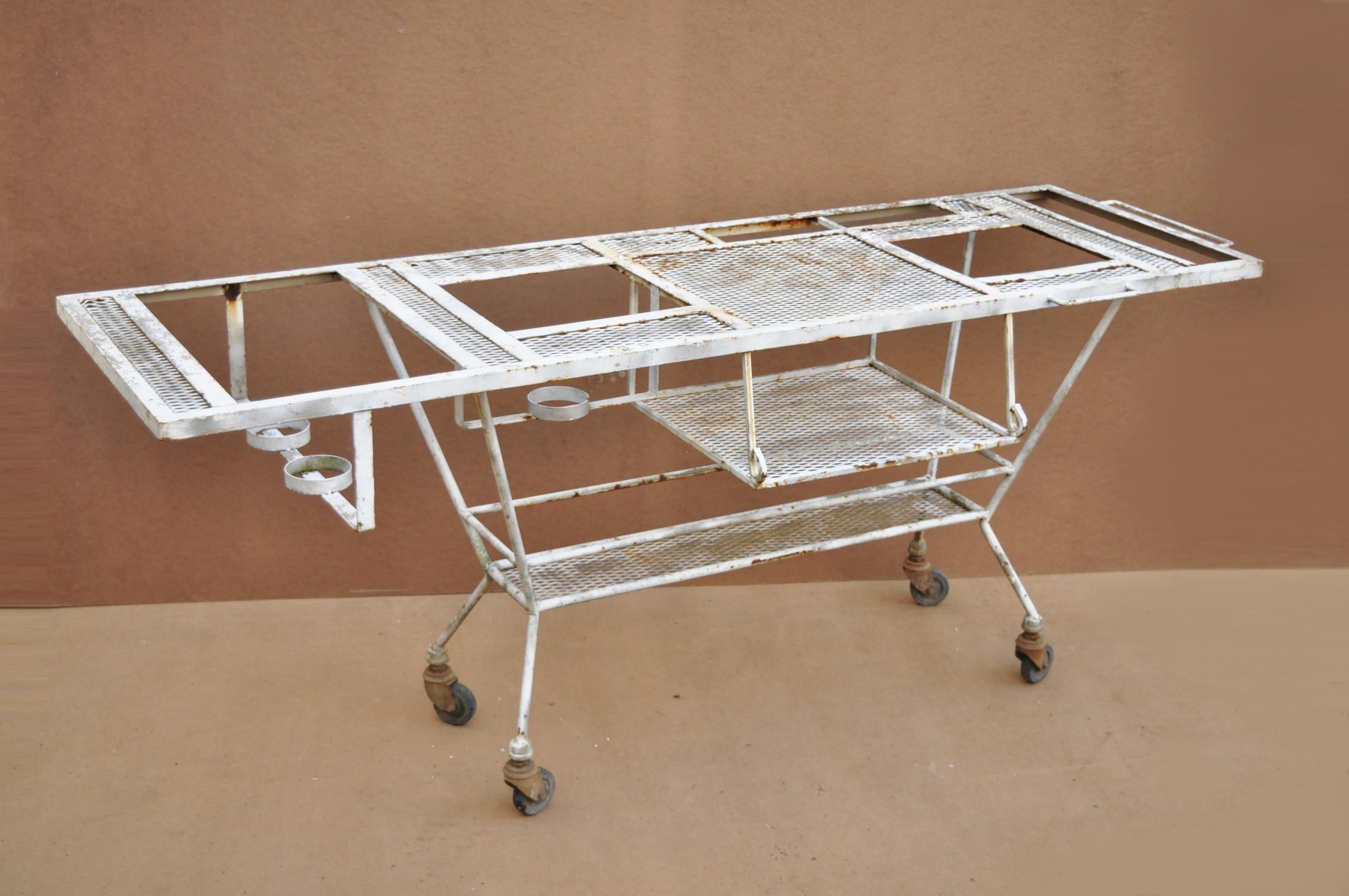 Schmiedeeisen Industrie Steampunk Rolling Bar Cart Barbeque Krug Tisch Metall Mesh (Industriell) im Angebot