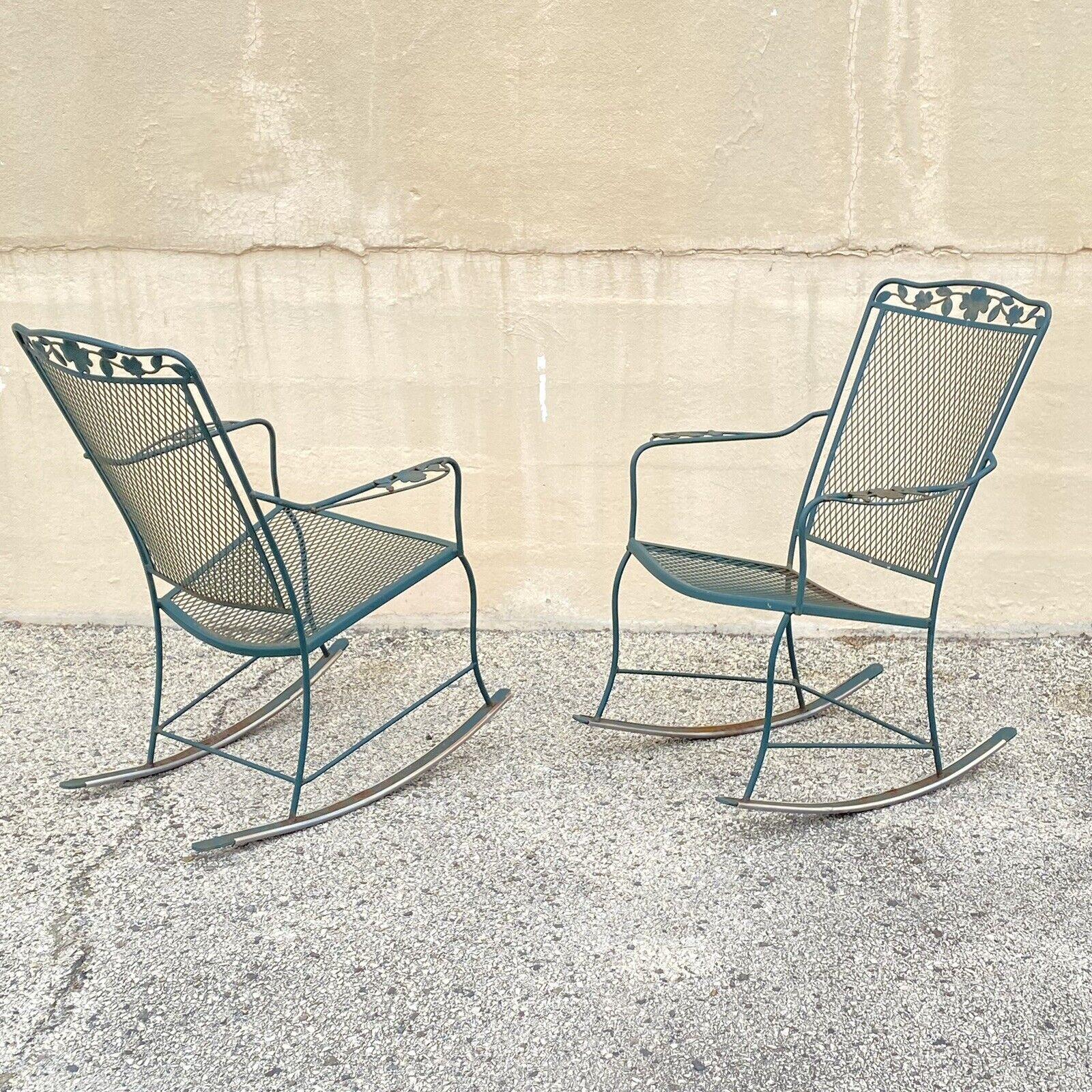Paire de chaises à bascule de jardin en fer forgé de style victorien Woodard vert pour patio en vente 4