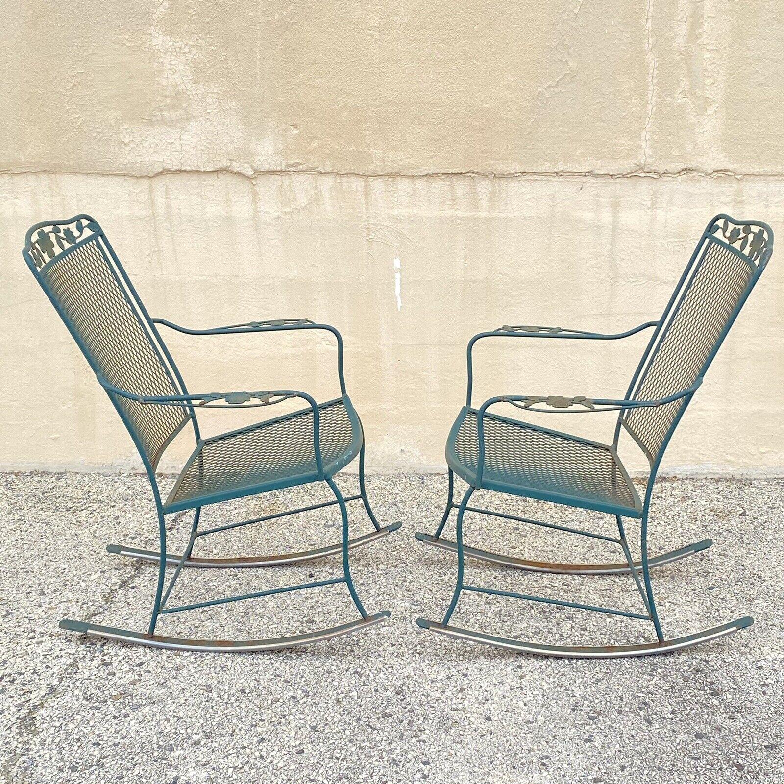 Paire de chaises à bascule de jardin en fer forgé de style victorien Woodard vert pour patio en vente 3