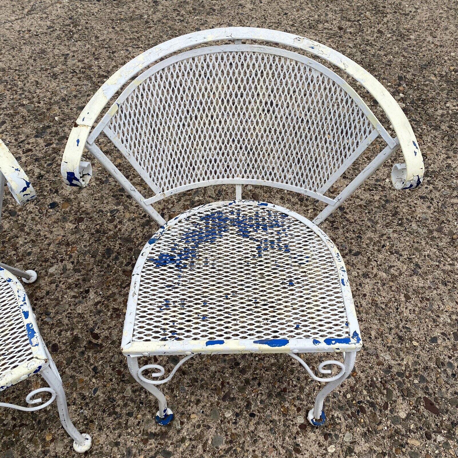 Vtg Wrought Iron Woodard Salterini Style Mid Century Outdoor Patio Chairs - Pair In Good Condition For Sale In Philadelphia, PA