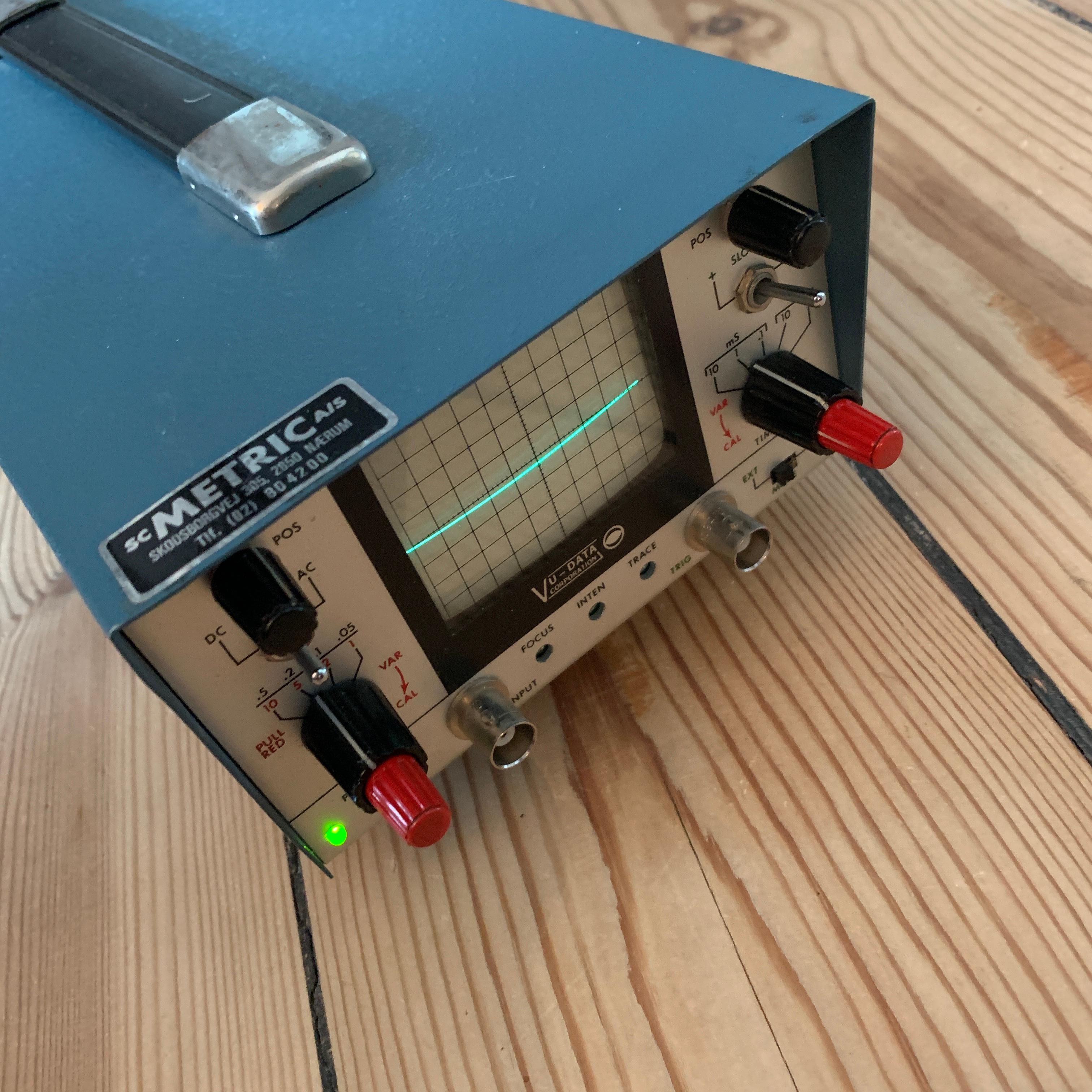 Modern VU DATA Corporation Series PS121 Mini-Portable Oscilloscope For Sale