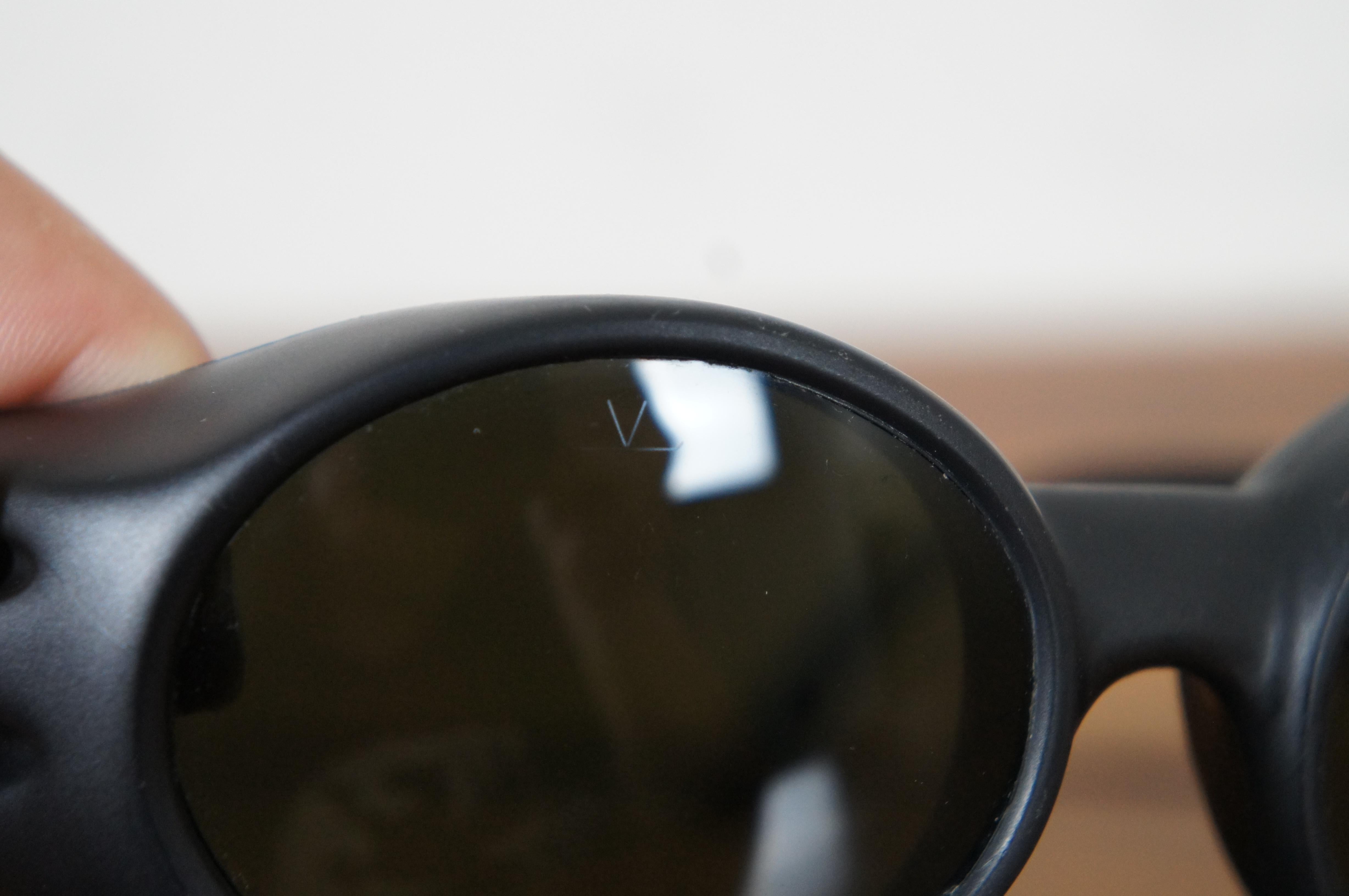 20th Century Vuarnet France Pouilloux 031 Black Frame Wrap Around Round Sunglasses & Case For Sale