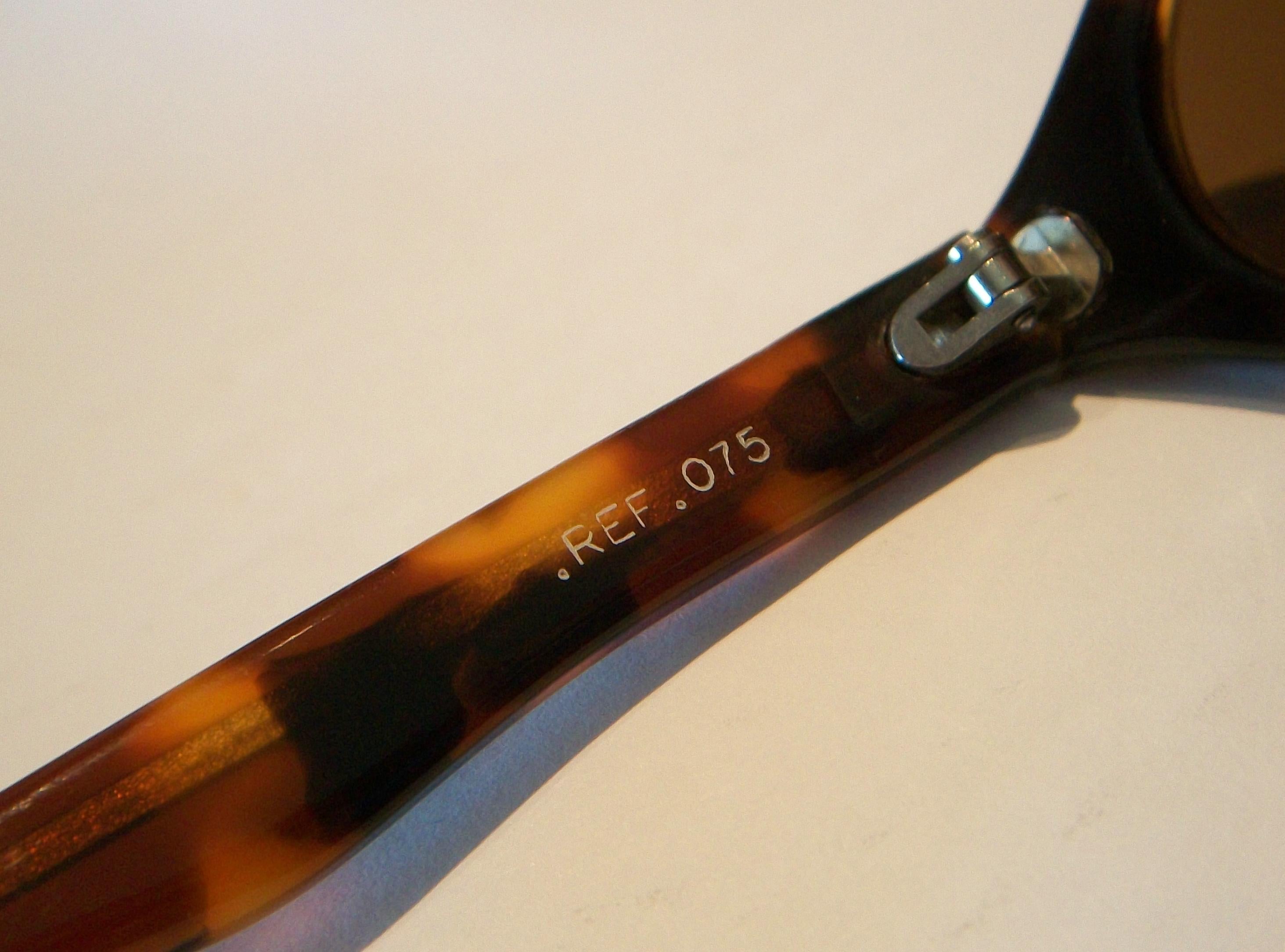 VUARNET - Pouilloux .075 - Handmade Polarized Sunglasses - France - Circa 1980's For Sale 2