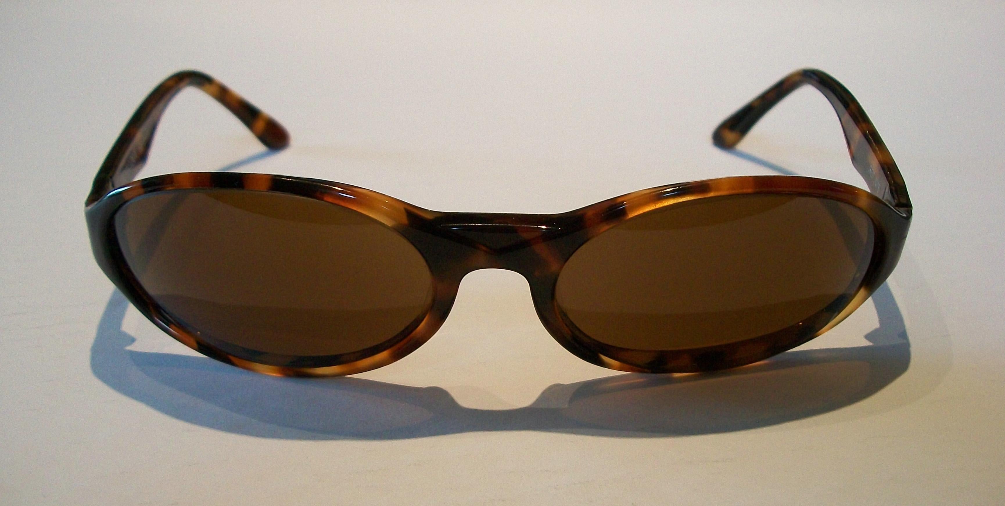 French VUARNET - Pouilloux .075 - Handmade Polarized Sunglasses - France - Circa 1980's For Sale