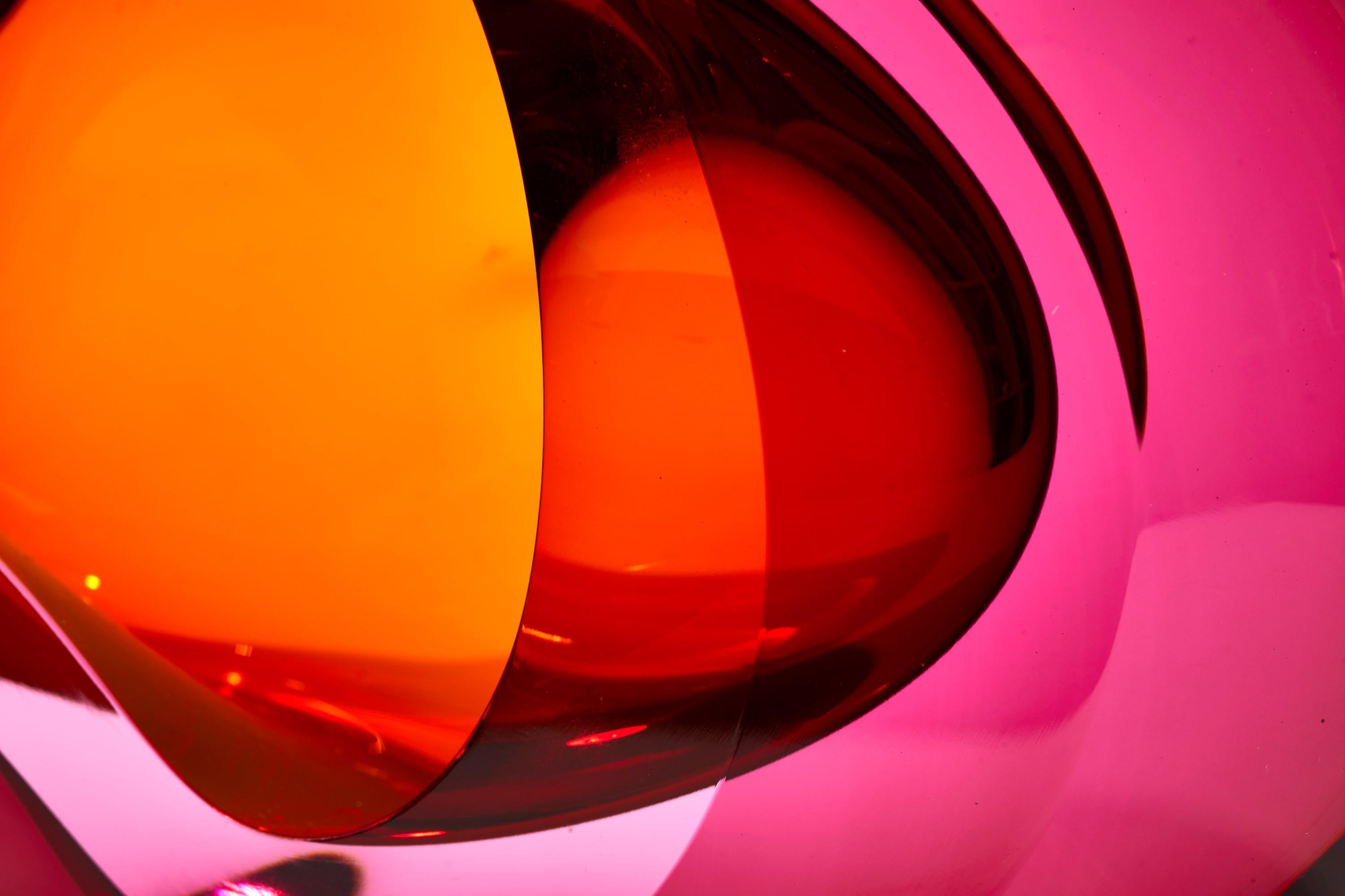  Vug in Fuchsia & Gold II, rosa & goldenes Geode-Glaskunstwerk von Samantha Donaldson im Zustand „Neu“ im Angebot in London, GB