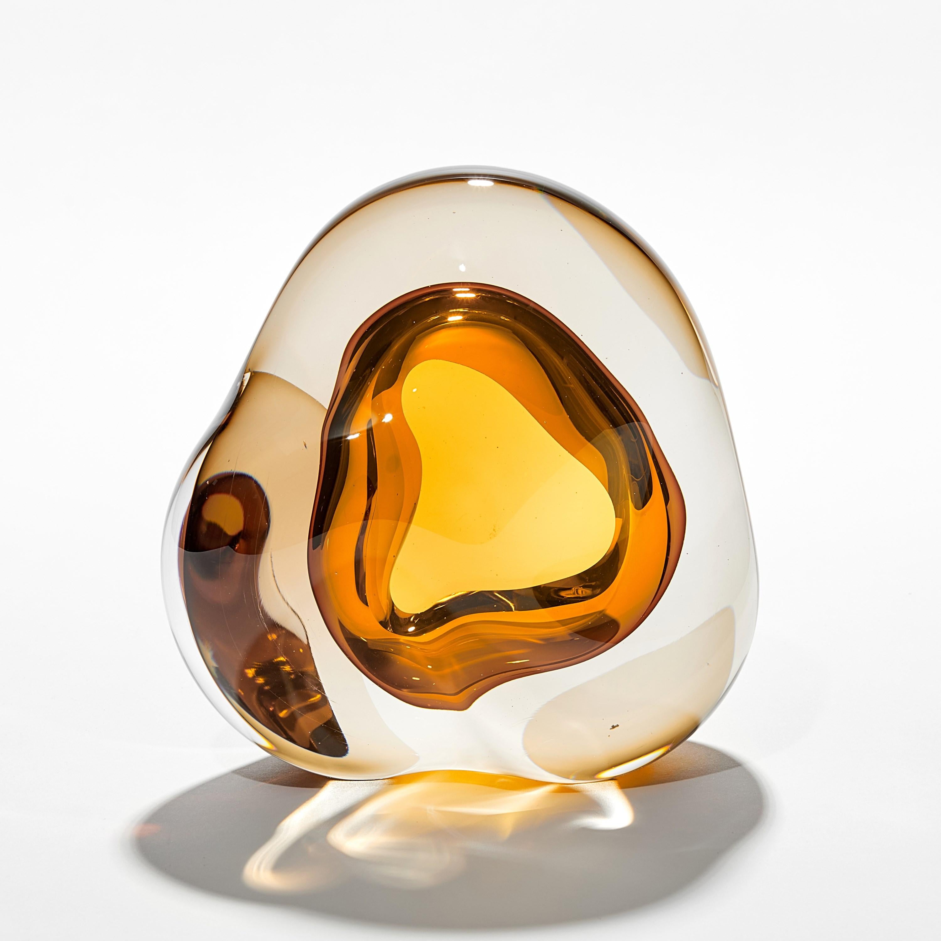 Vug in Olivin & Gold Topas, Glas-Geode-Skulptur von Samantha Donaldson (Britisch) im Angebot