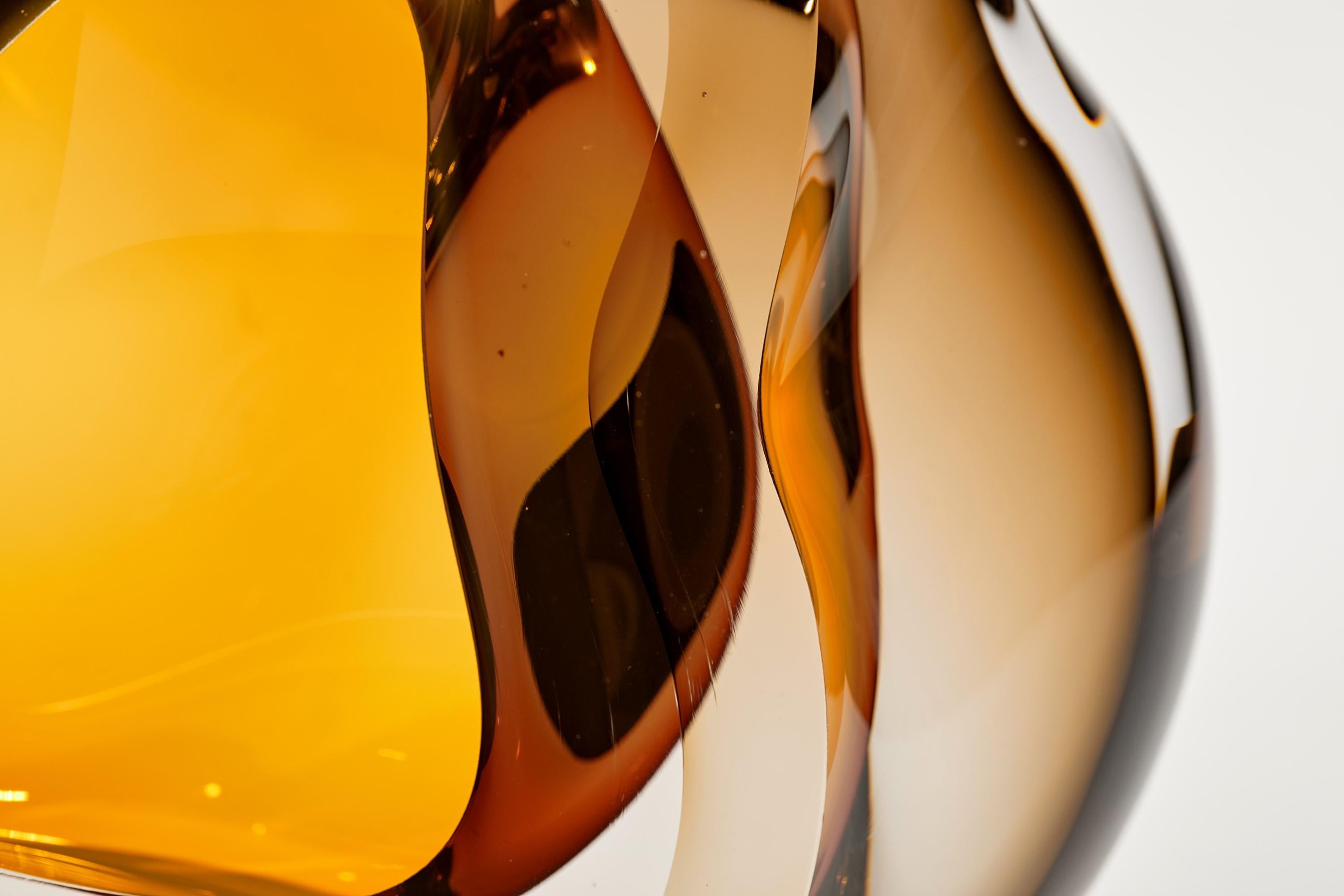 XXIe siècle et contemporain Sculpture en verre incrustée « Vug in Olivin & Gold Topas » de Samantha Donaldson en vente