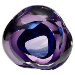 Vug in Purple & Turquoise, scultura in vetro fluido amorfo di Samantha Donaldson