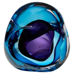 Vug in Turquoise & Purple III, opera d'arte in vetro soffiato a geode di Samantha Donaldson