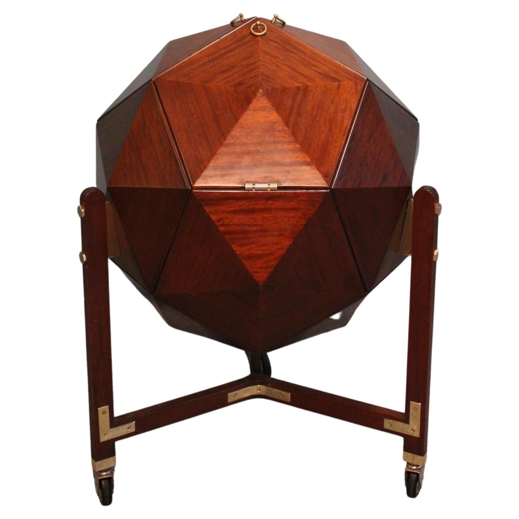 « Diamond » bar by Vuillermoz (Editor 20th century).
Bar/cabinet walnut and brass, tripod base with casters, circa 1960.

Measures: Height : 88 cm
Diameter: 60 cm.