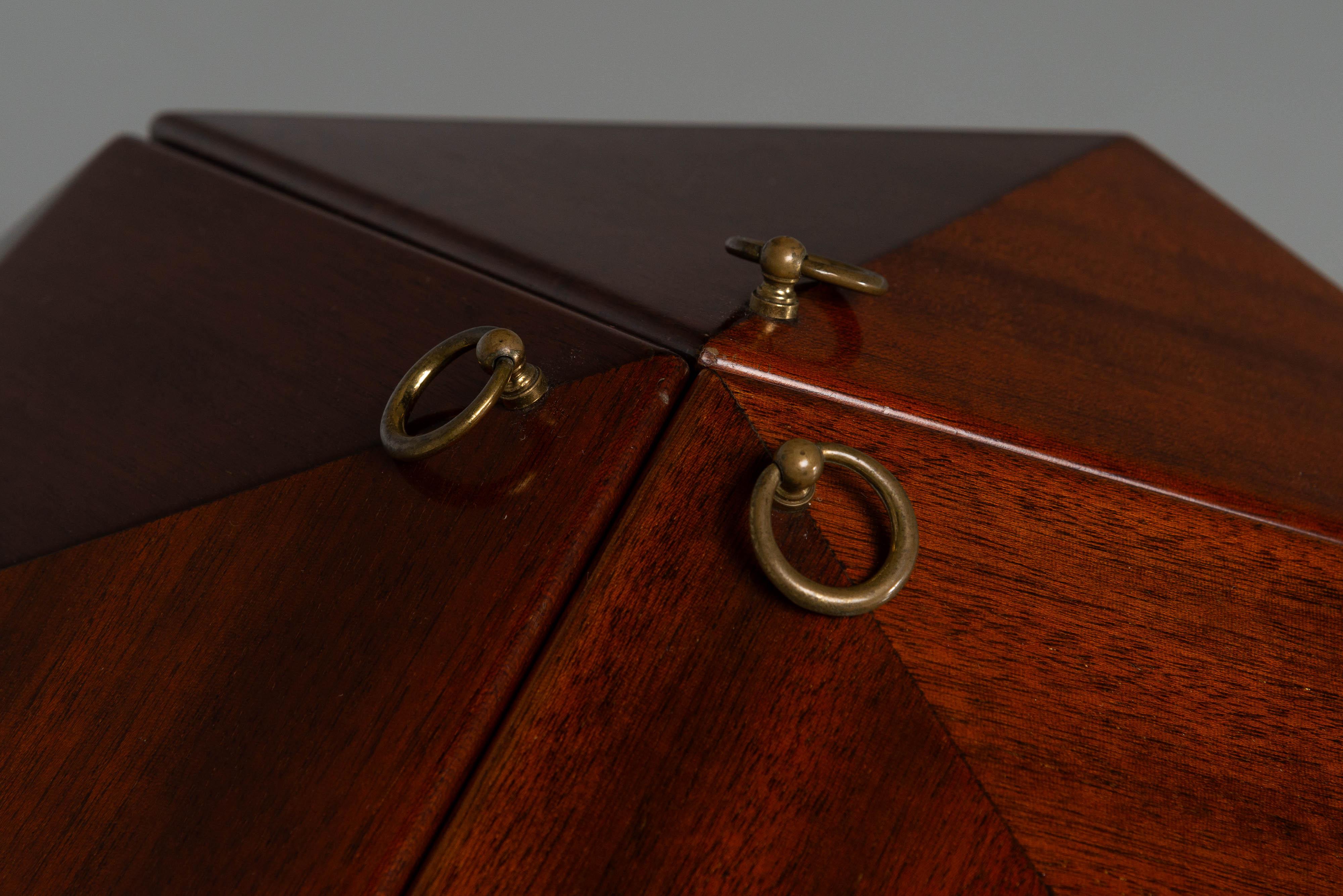 Armoire de bar en polyèdre Vuillermoz France 1960 3