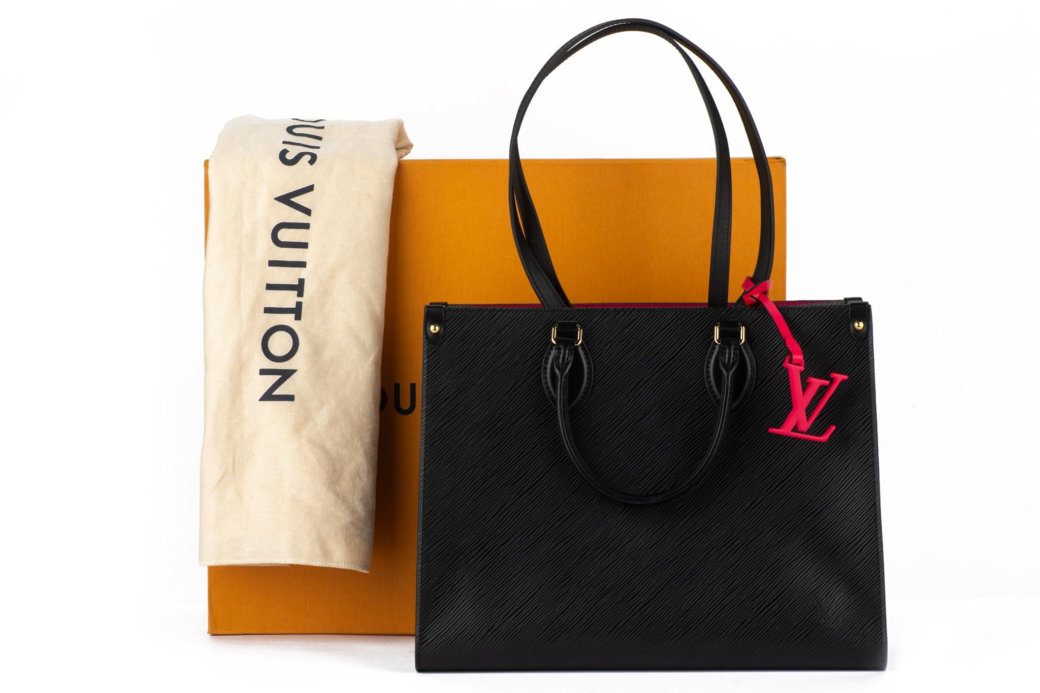 Vuitton Epi On The Go MM noir/fuchsia en vente 13