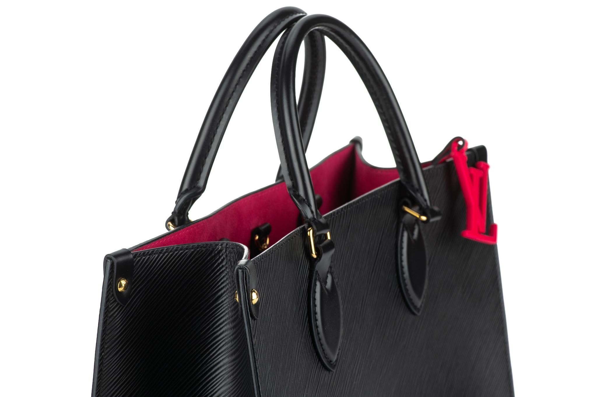 Vuitton Epi On The Go MM noir/fuchsia en vente 3