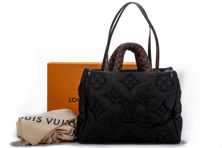 Puffer Louis Vuitton Black size L International in Polyester - 30979998