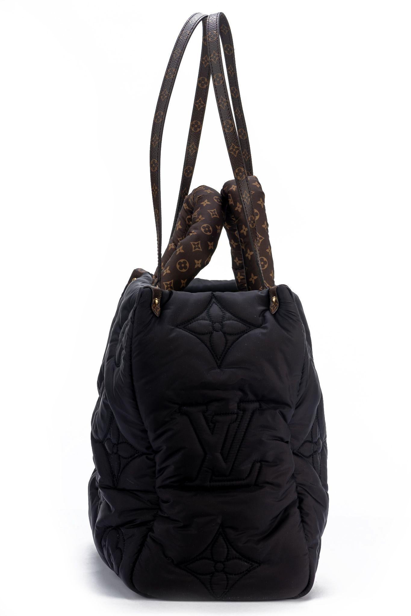 Vuitton BNIB Black On The Go GM Puffer In New Condition For Sale In West Hollywood, CA