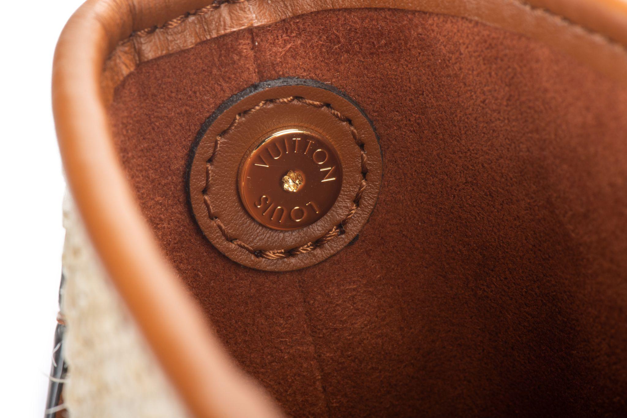 Vuitton BNIB Petit Raffia Bucket Caramel For Sale 5