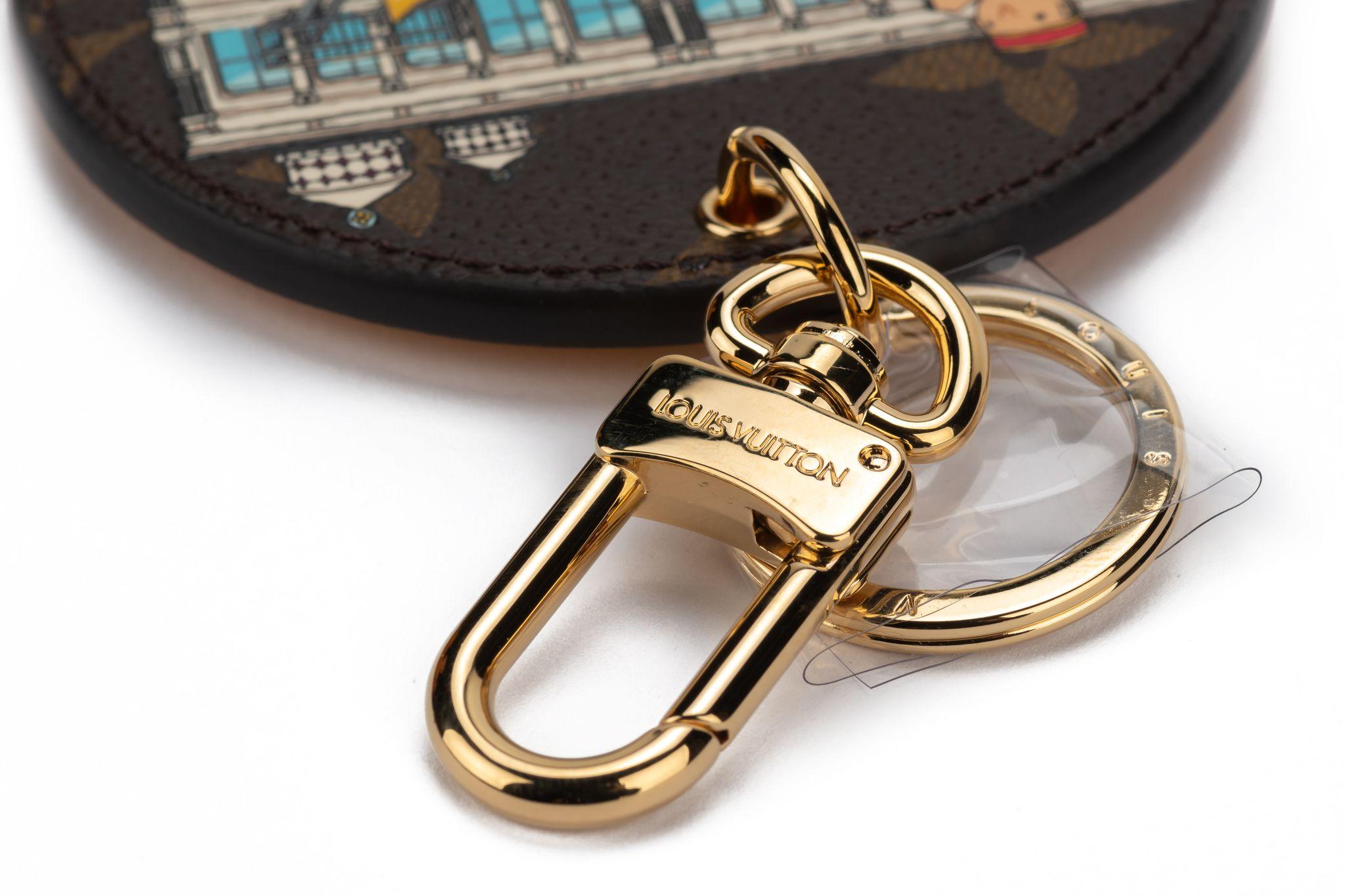 Vuitton Holiday Soho Key Ring Yellow NIB In New Condition For Sale In West Hollywood, CA