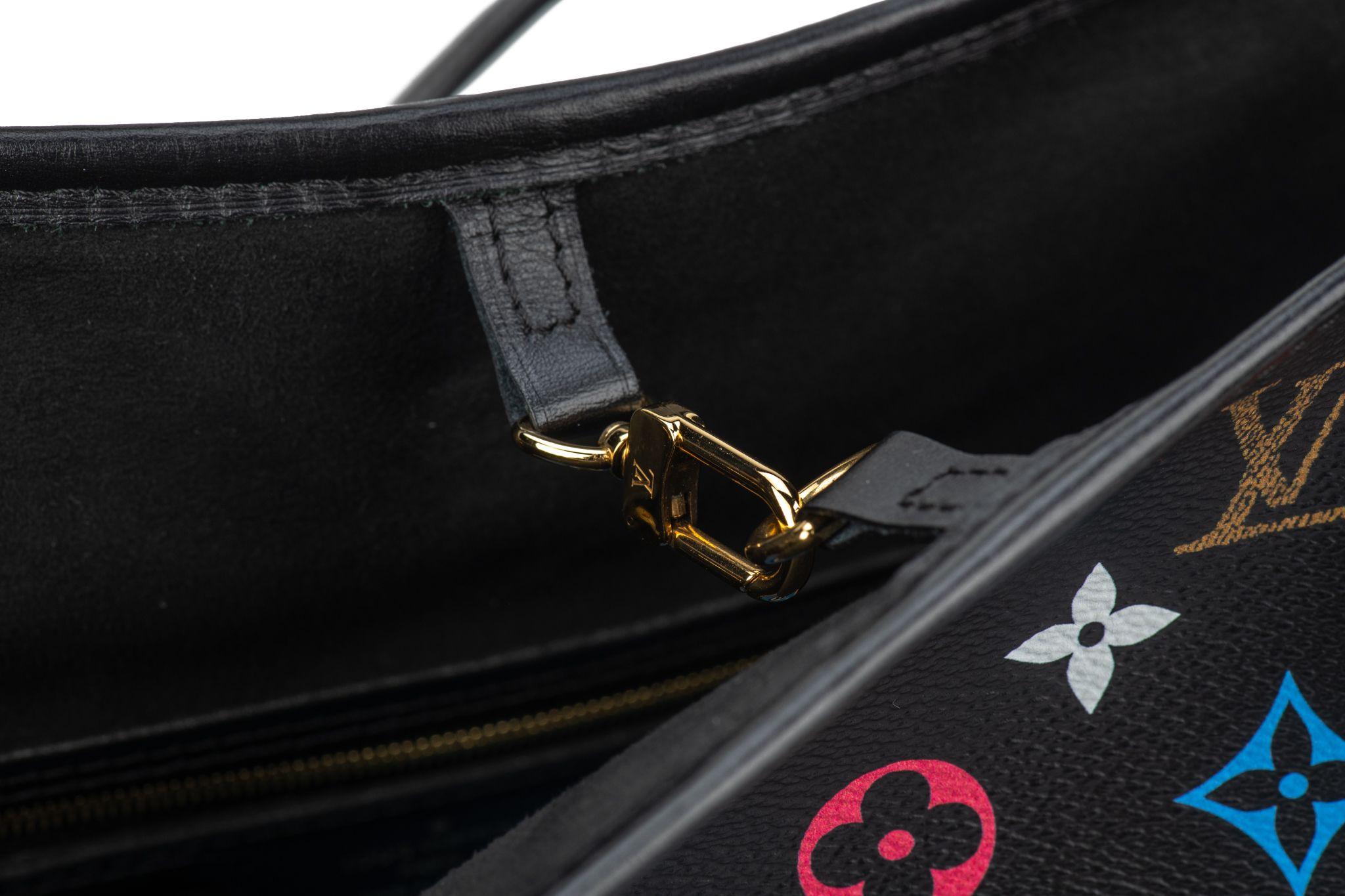 Vuitton Mint Game On Neverfull Tote For Sale 14
