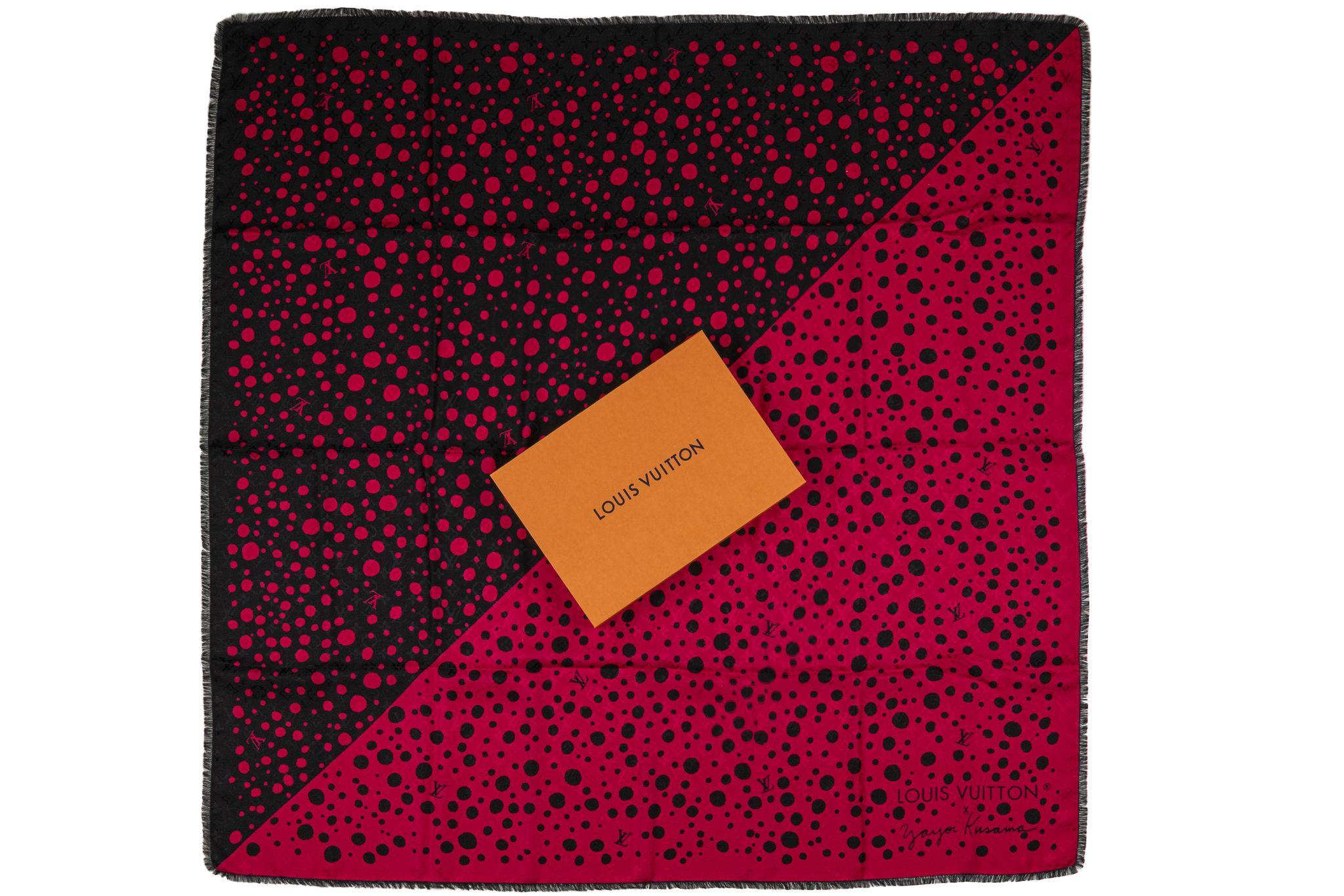 Louis Vuitton brand new wool and silk two tone shawl. Limited edition by Yajoi Kusama .
Comes with original box