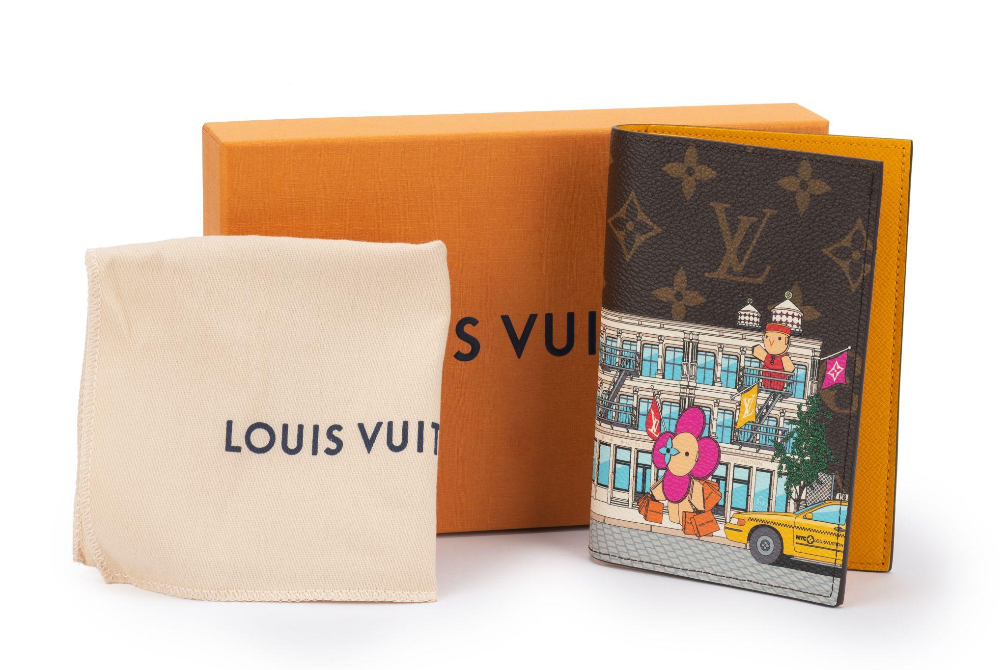 Marron Revêtement de passeport Vuitton  SOHO Xmas 22 NIB en vente