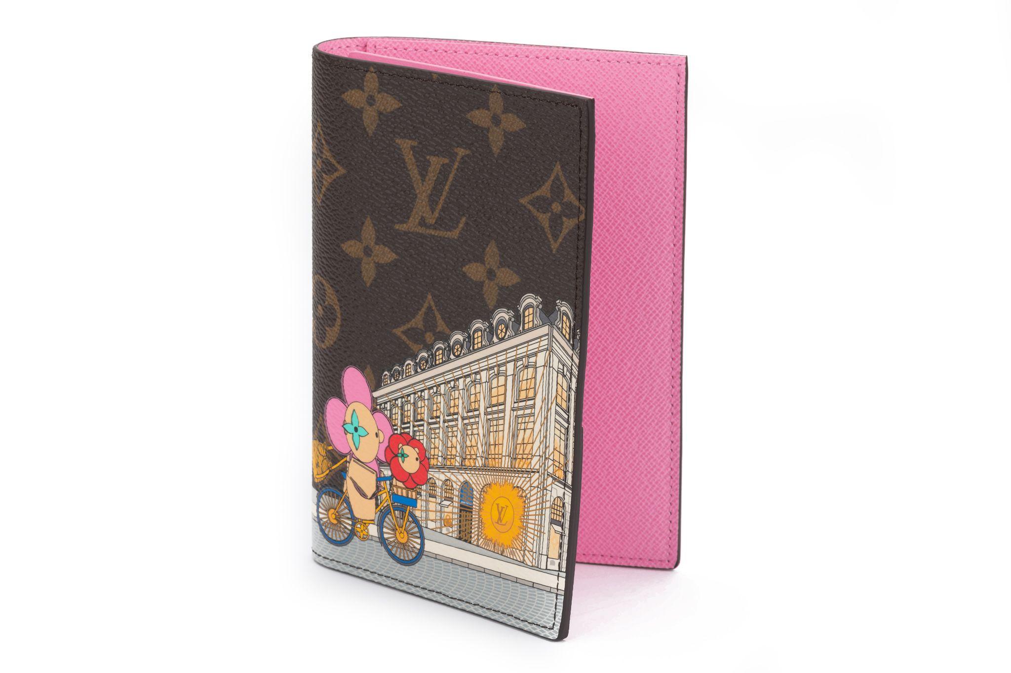 Vuitton Passport Vendome Xmas 22 NIB In New Condition For Sale In West Hollywood, CA