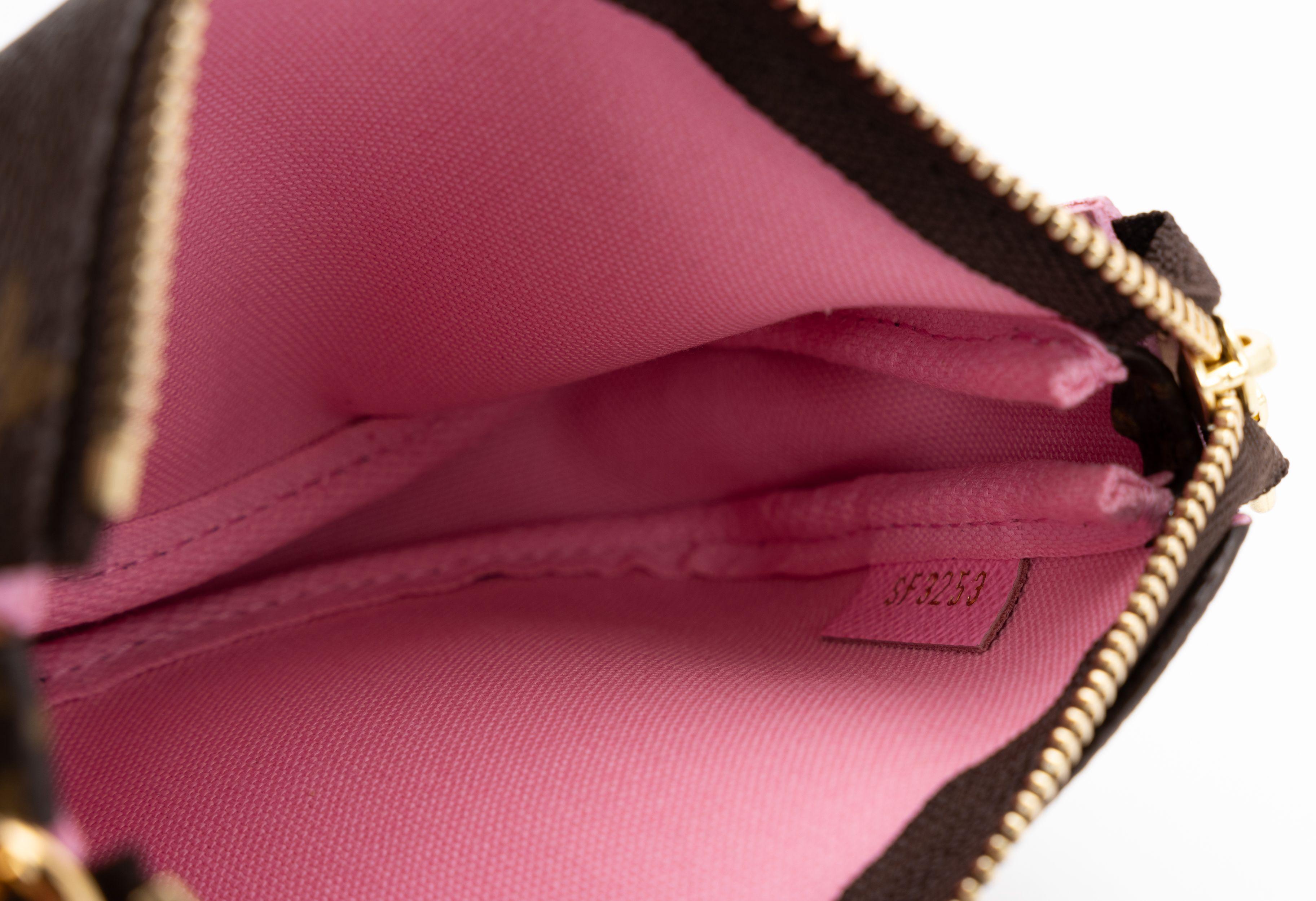 Vuitton Xmas 23 Vivienne Mini Pochette Pour femmes en vente