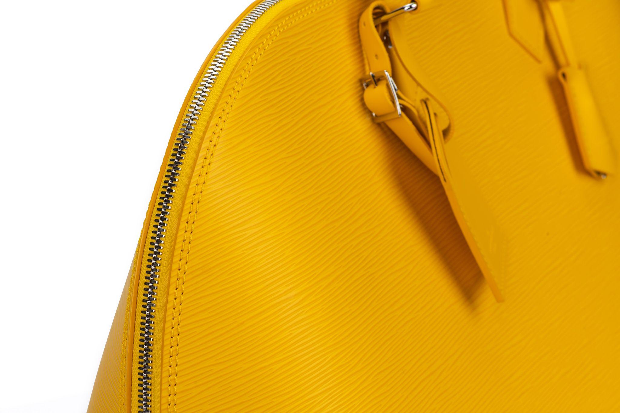 Vuitton XxL Alma Handbag Yellow Epi Leather For Sale 2