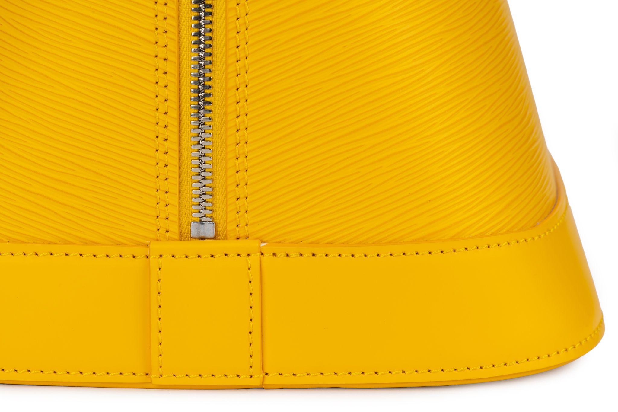 Vuitton XxL Alma Handbag Yellow Epi Leather For Sale 5
