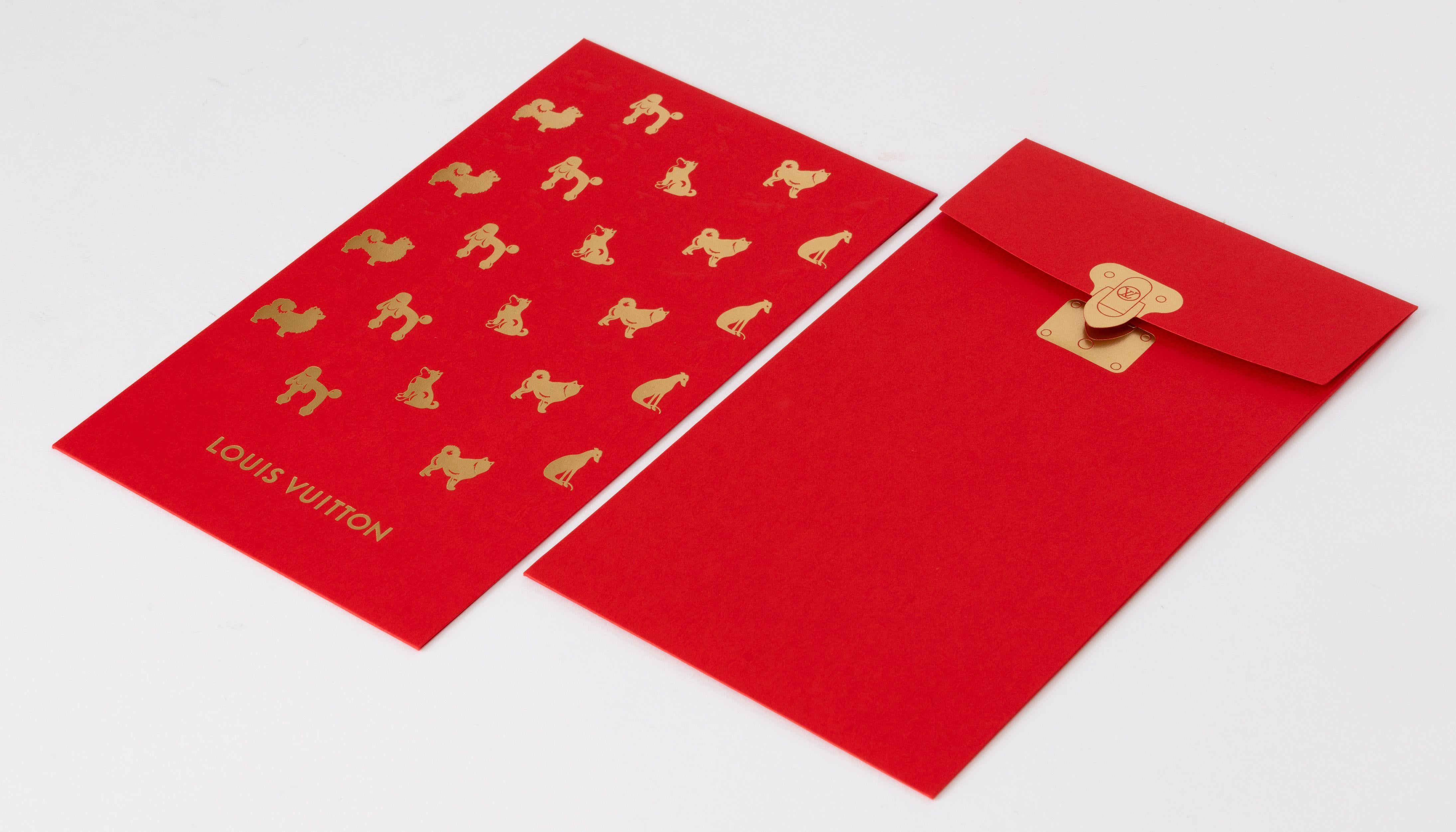 Enveloppes rouges Vuitton pour l'année du chien Neuf - En vente à West Hollywood, CA