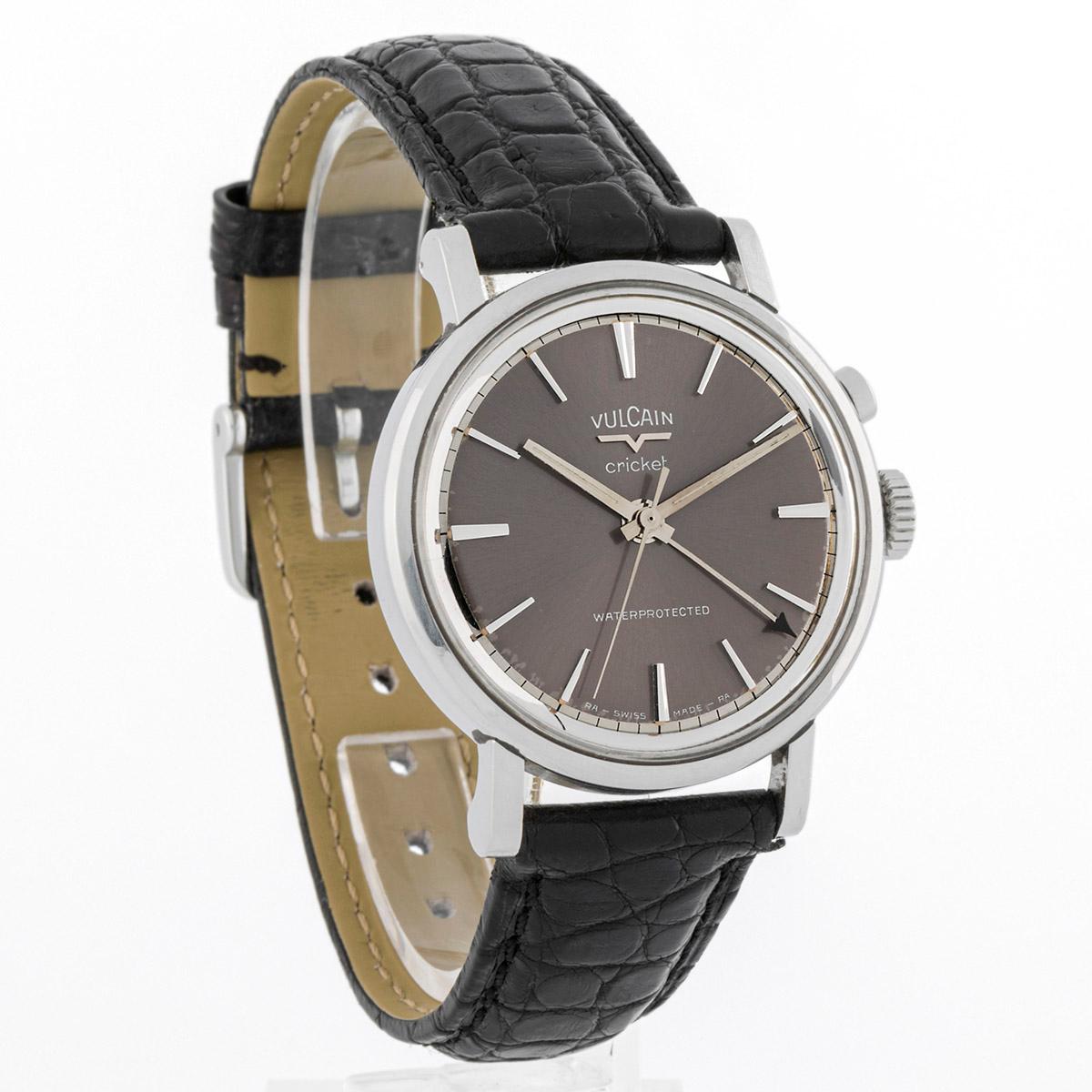 Vulcain Cricket vintage avec boîtier en acier et bracelet en cuir Bon état - En vente à MADRID, ES