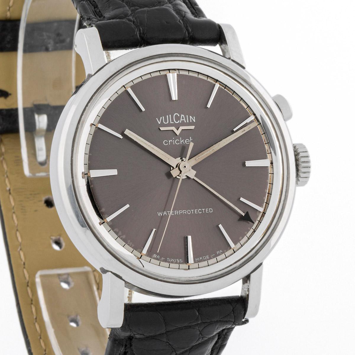Vulcain Cricket vintage avec boîtier en acier et bracelet en cuir Unisexe en vente