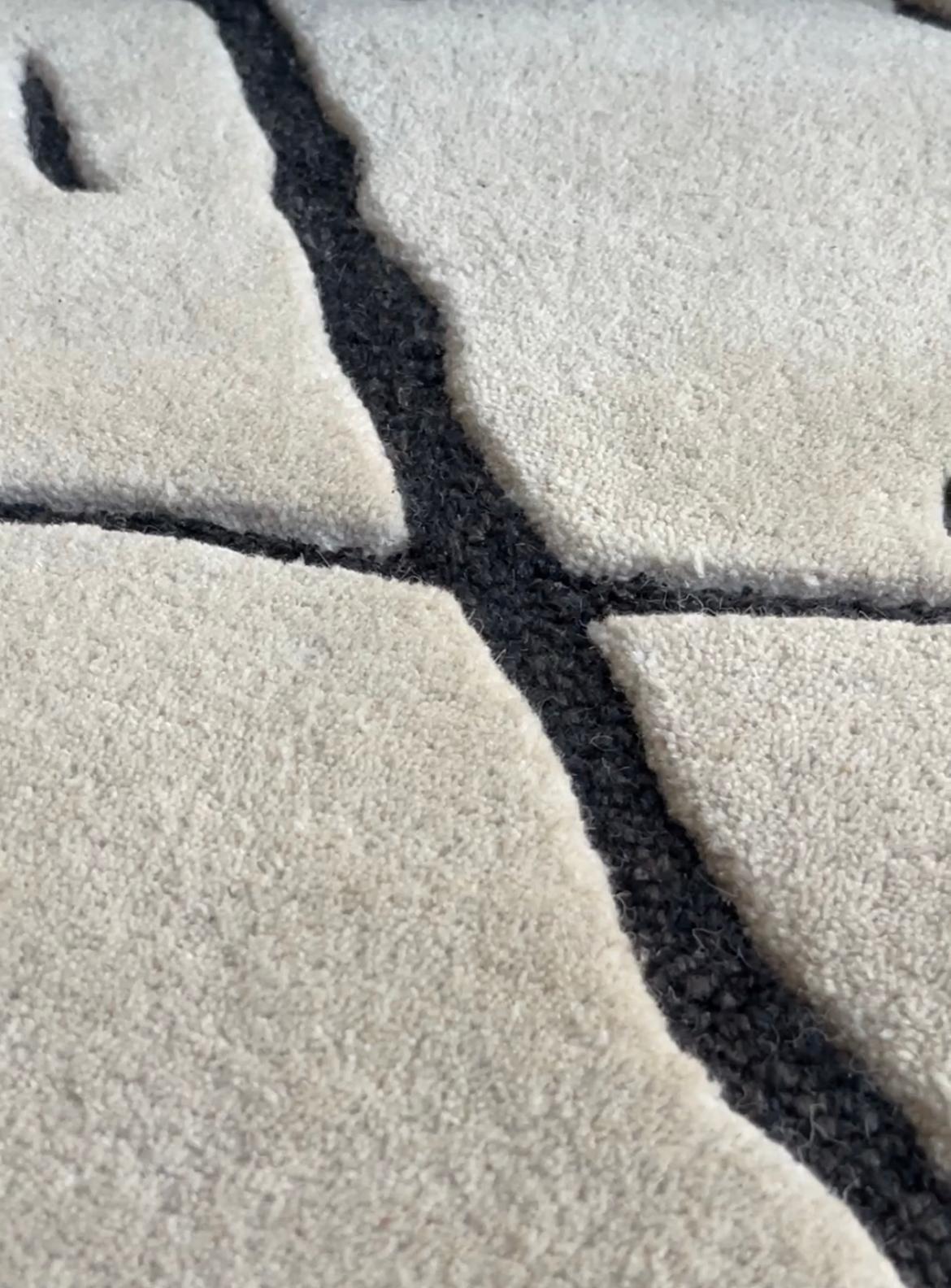 Spanish Vulcano, Handmade Luxury Area Rug, NZ Wool & Viscose, 180 x 240 cm For Sale