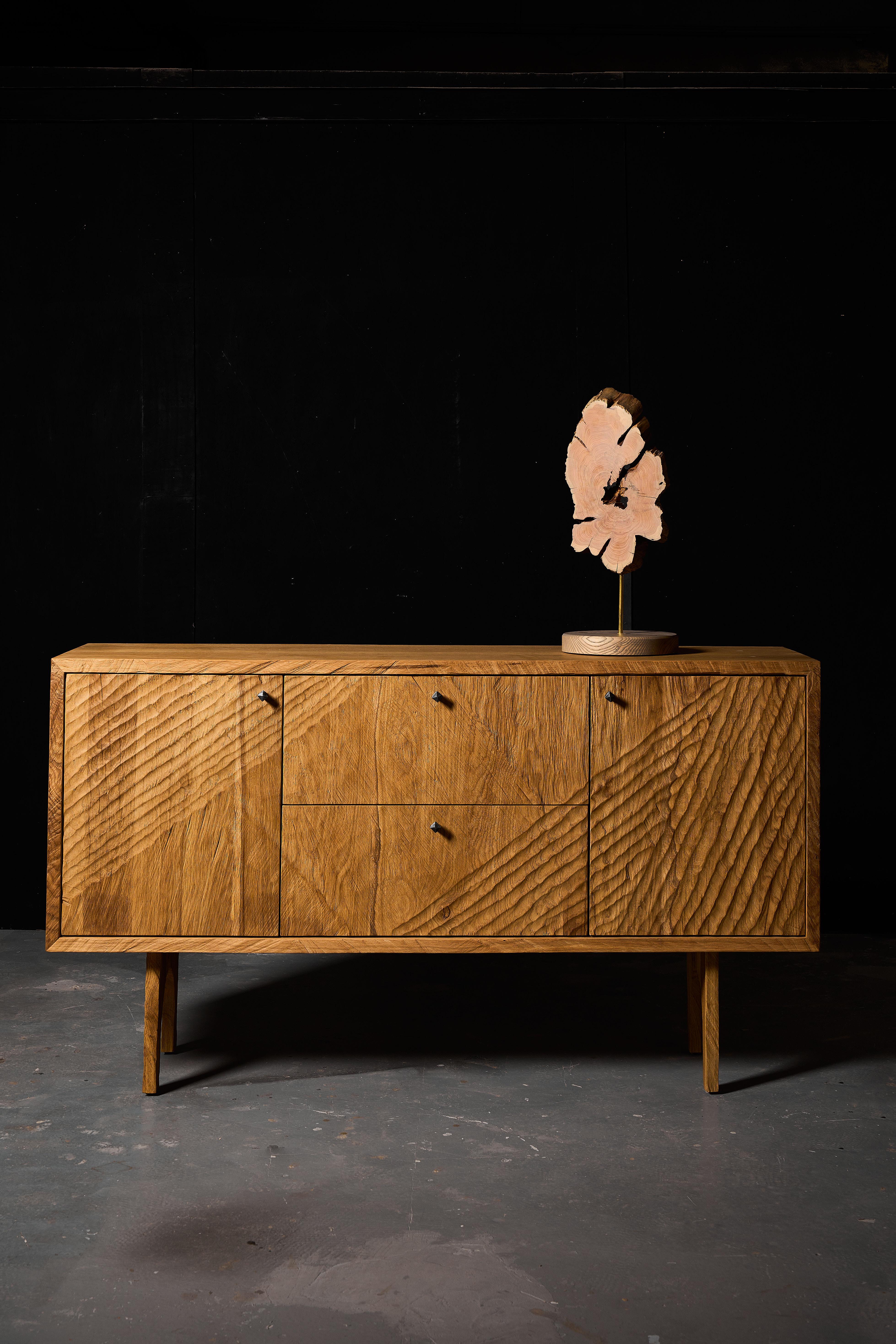 VulpeConcept Contemporary Decor Holztischskulptur (Brutalismus) im Angebot