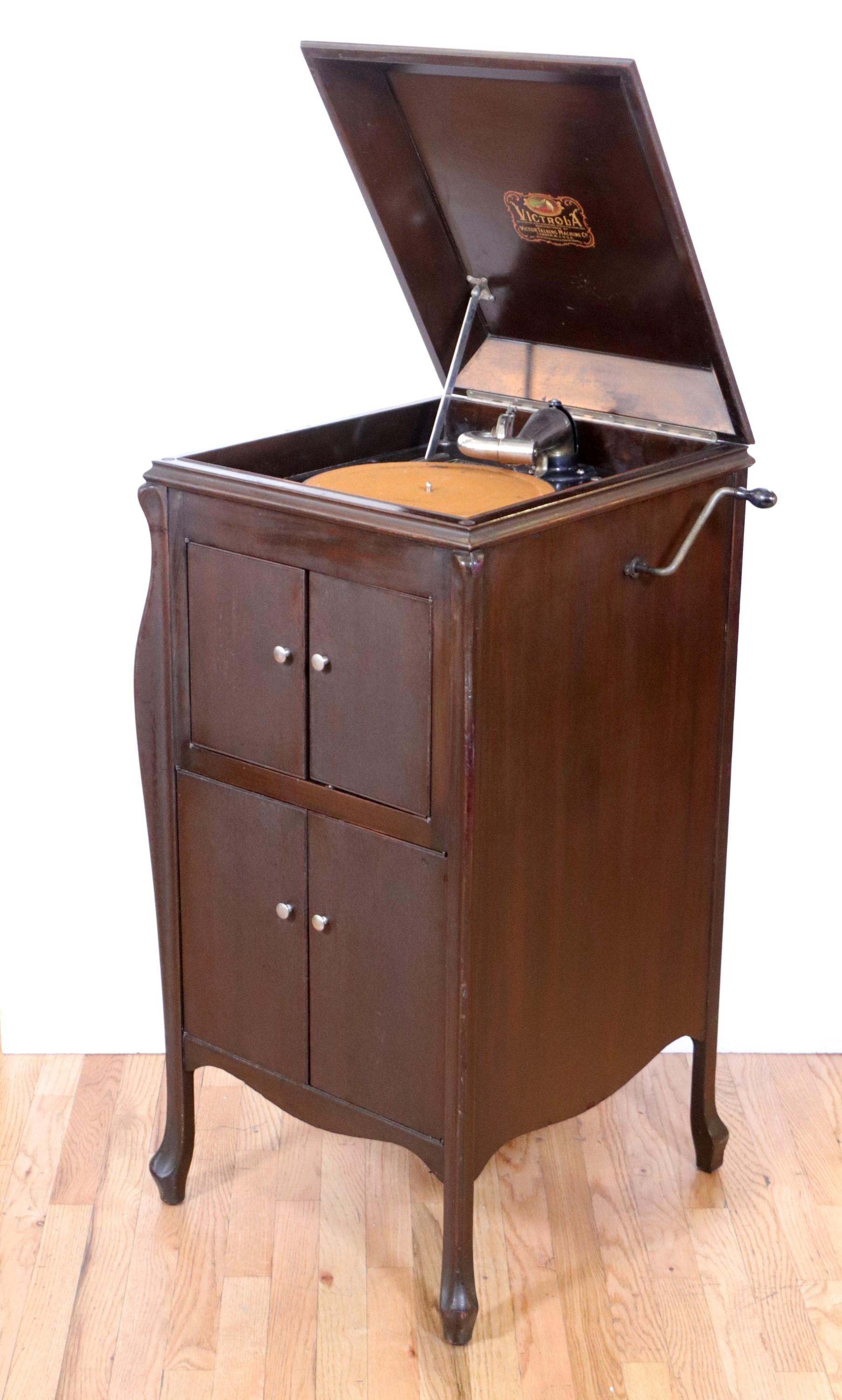 VV-80 Bodenmodell Victrola Phonograph von Victrola Victor Talking Machine Co. im Angebot 3