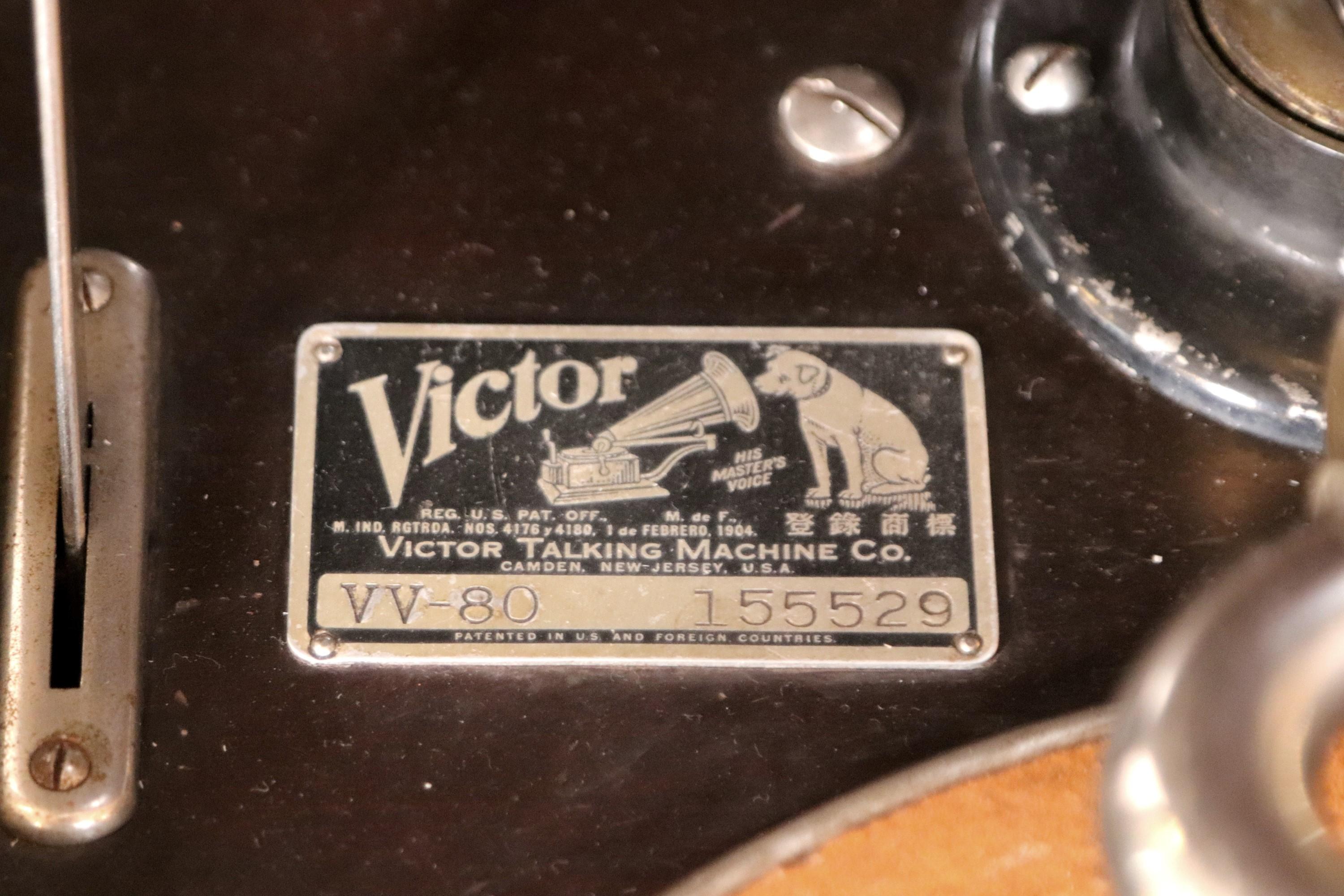 VV-80 Bodenmodell Victrola Phonograph von Victrola Victor Talking Machine Co. (20. Jahrhundert) im Angebot