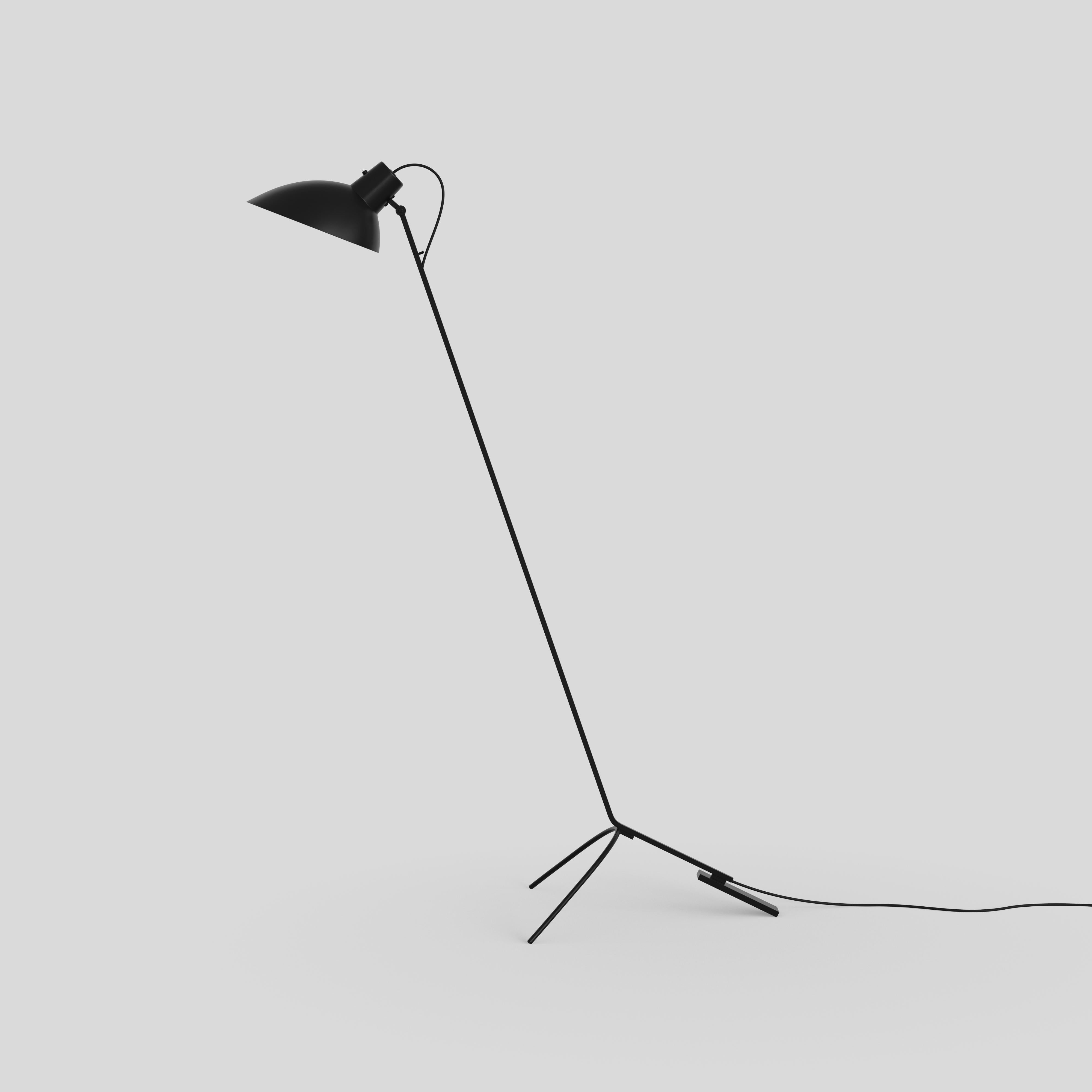 VV Cinquanta floor lamp
Design by Vittoriano Viganò
This version is with black lacquered reflector and black frame.

The VV Cinquanta features an elegant and versatile posable direct light source that can swivel and tilt, from direct working light