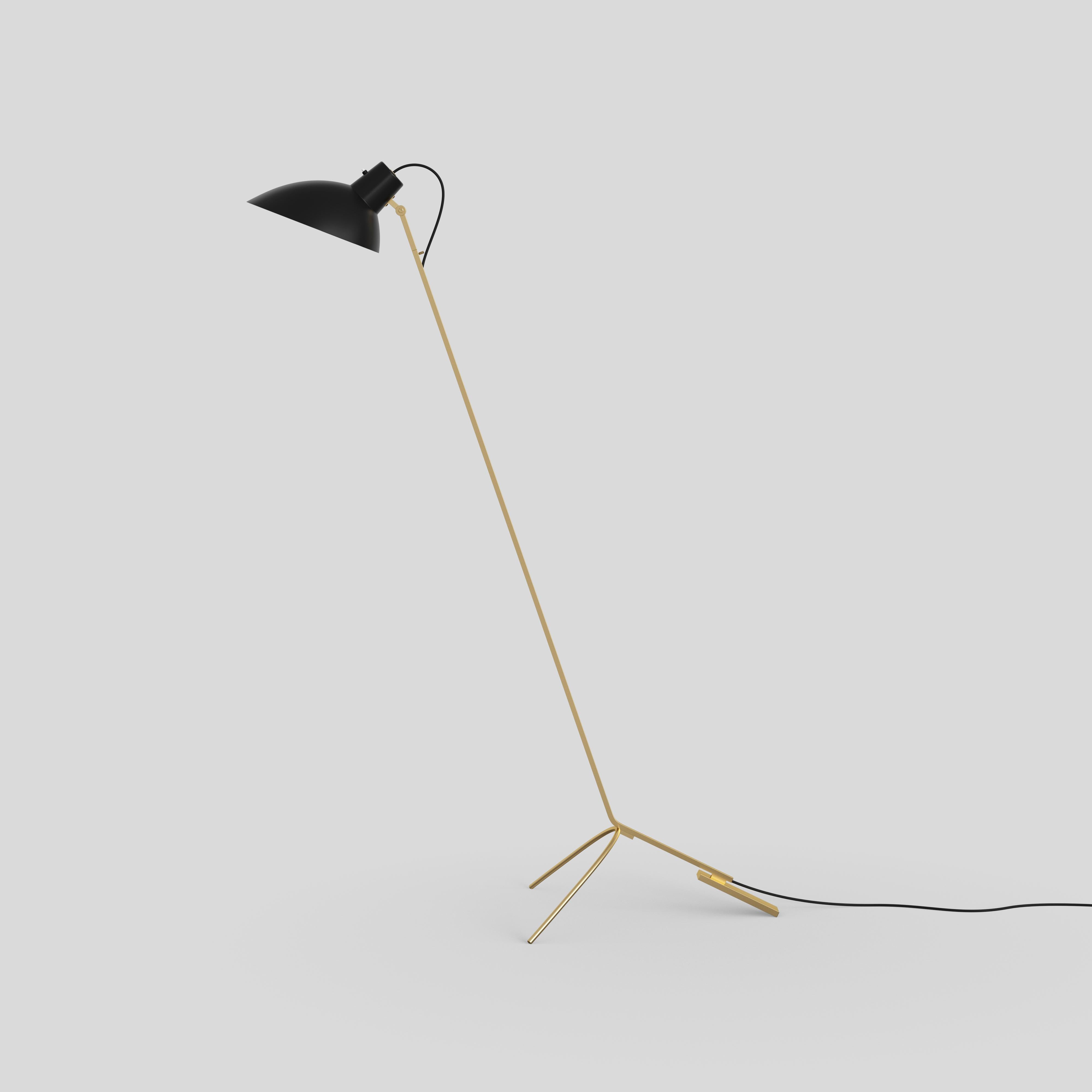 VV Cinquanta floor lamp
Design by Vittoriano Viganò
This version is with black lacquered reflector and brass frame.

The VV Cinquanta features an elegant and versatile posable direct light source that can swivel and tilt, from direct working light