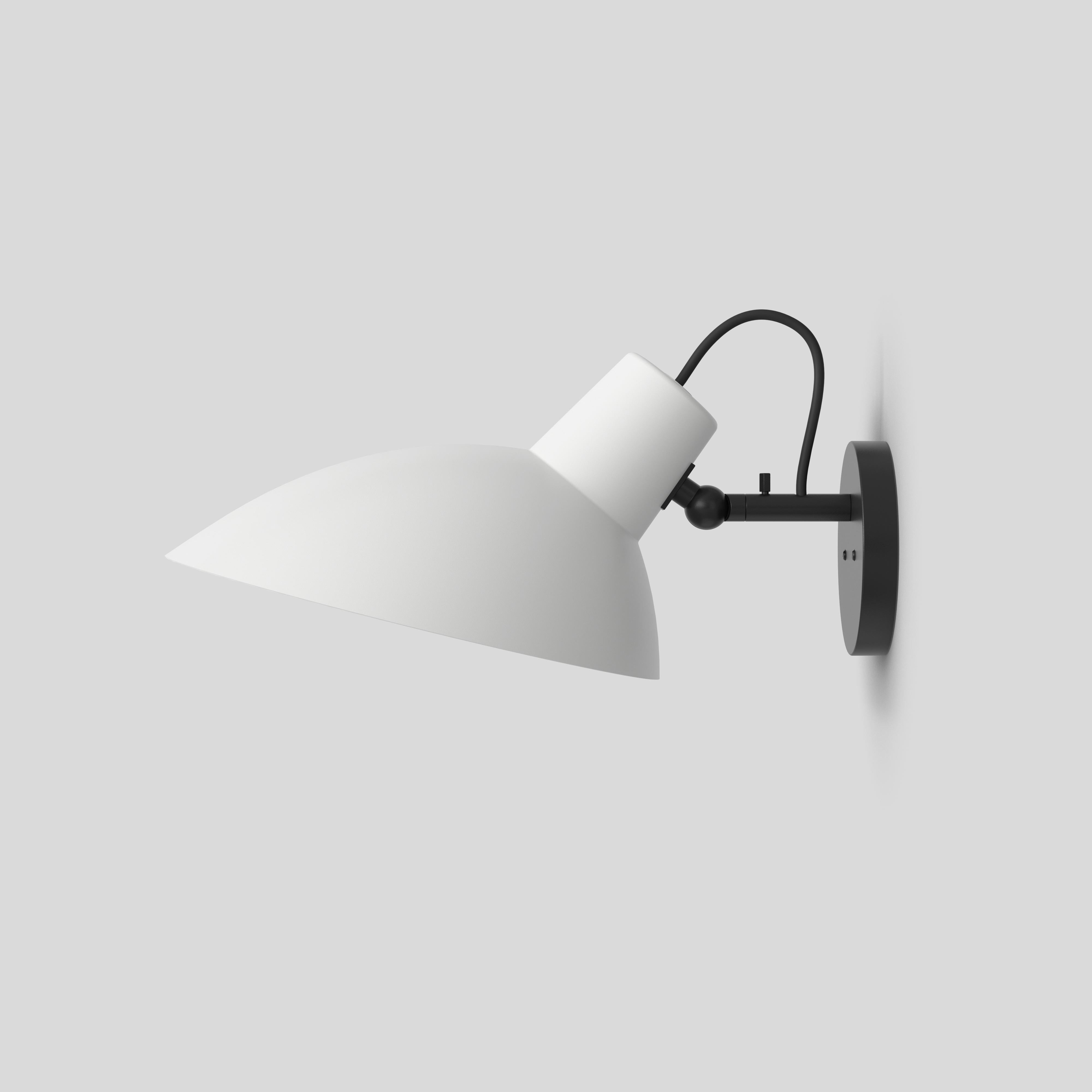 VV Cinquanta wall lamp
Design by Vittoriano Viganò
This version is with White Lacquered Reflector and Black Mount.

The VV Cinquanta features an elegant and versatile posable direct light source that can swivel and tilt. The Wall model is mounted on