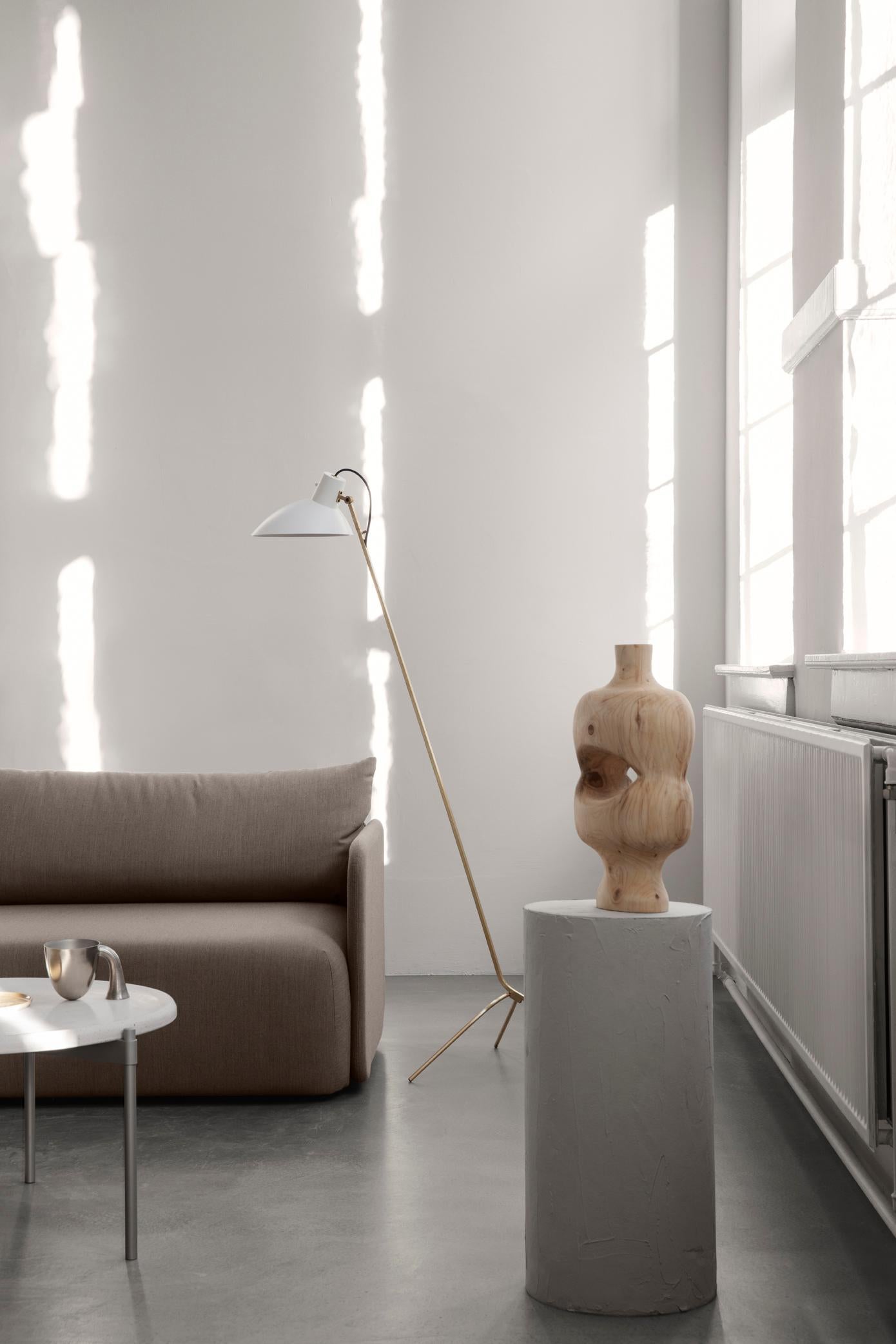 VV Cinquanta White and Brass Floor Lamp Designed by Vittoriano Viganò for Astep 12