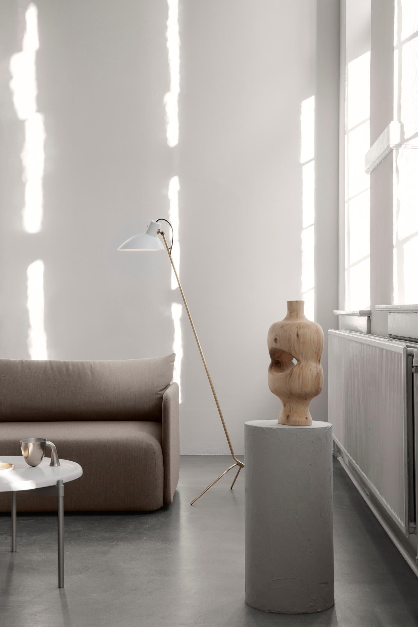Italian VV Cinquanta White and Brass Floor Lamp Designed by Vittoriano Viganò for Astep