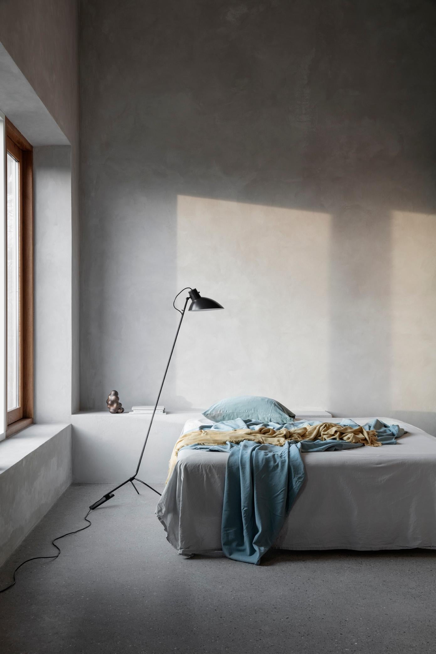 Laiton VV Cinquanta Lampadaire jaune et noir Design/One pour Astep en vente