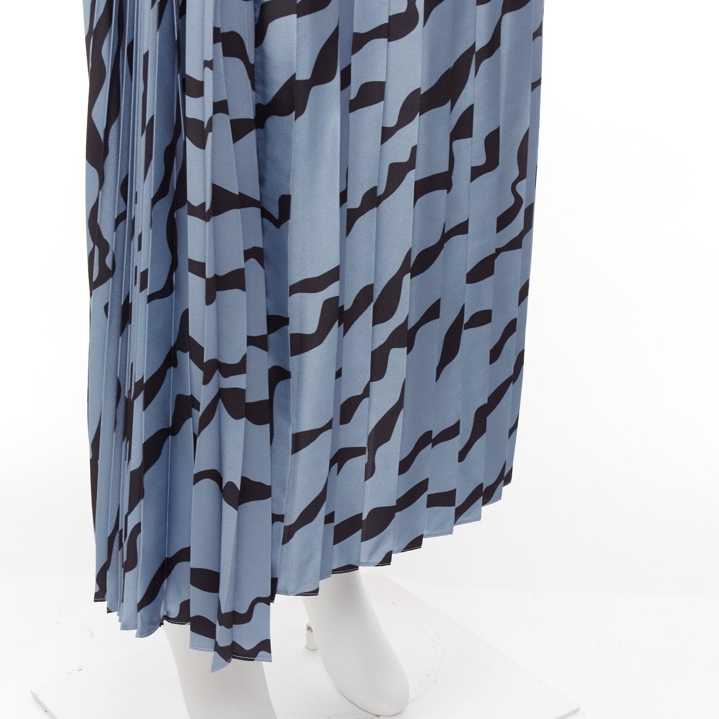 Gray VVB VICTORIA BECKHAM blue black diagonal print pleated bias hem skirt UK8 S For Sale