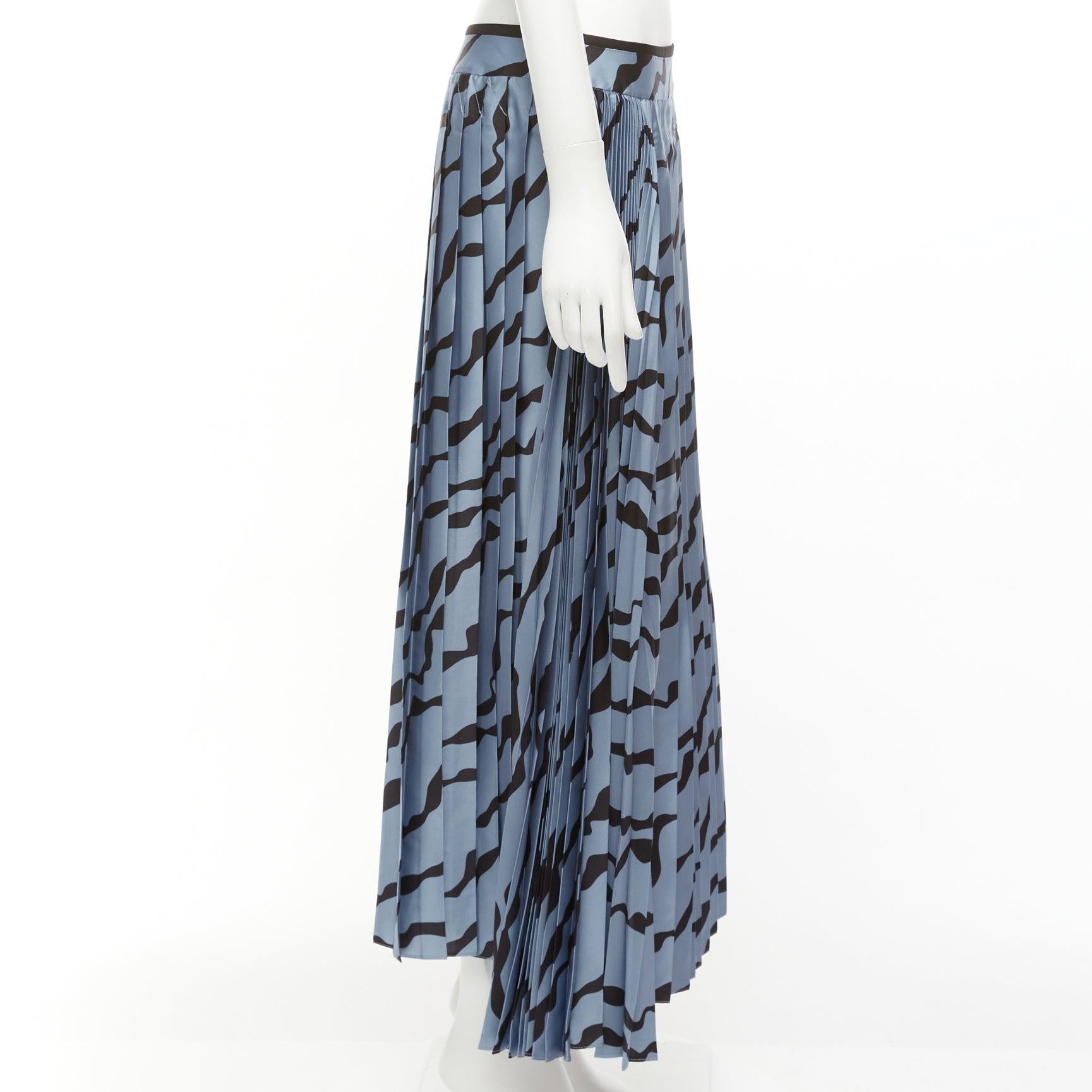 VVB VICTORIA BECKHAM blue black diagonal print pleated bias hem skirt UK8 S In Excellent Condition For Sale In Hong Kong, NT