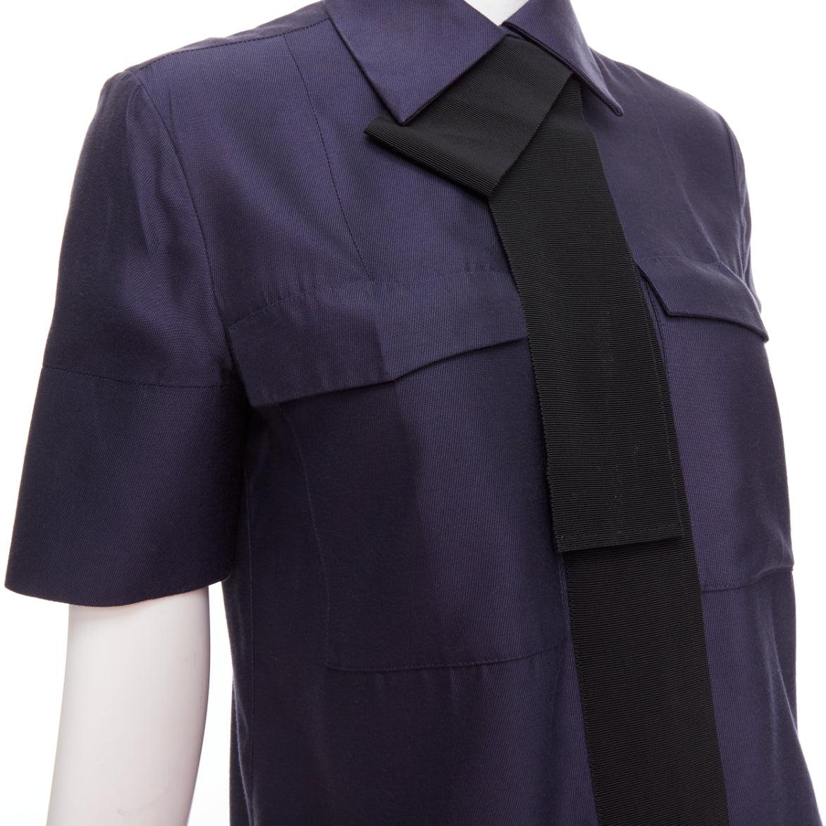VVB VICTORIA BECKHAM navy black trimmed boxy utility shirt UK6 S
Reference: GEGG/A00143
Brand: VVB Victoria Beckham
Collection: VVB
Material: Viscose, Blend
Color: Navy, Black
Pattern: Solid
Closure: Button
Made in: Portugal

CONDITION:
Condition: