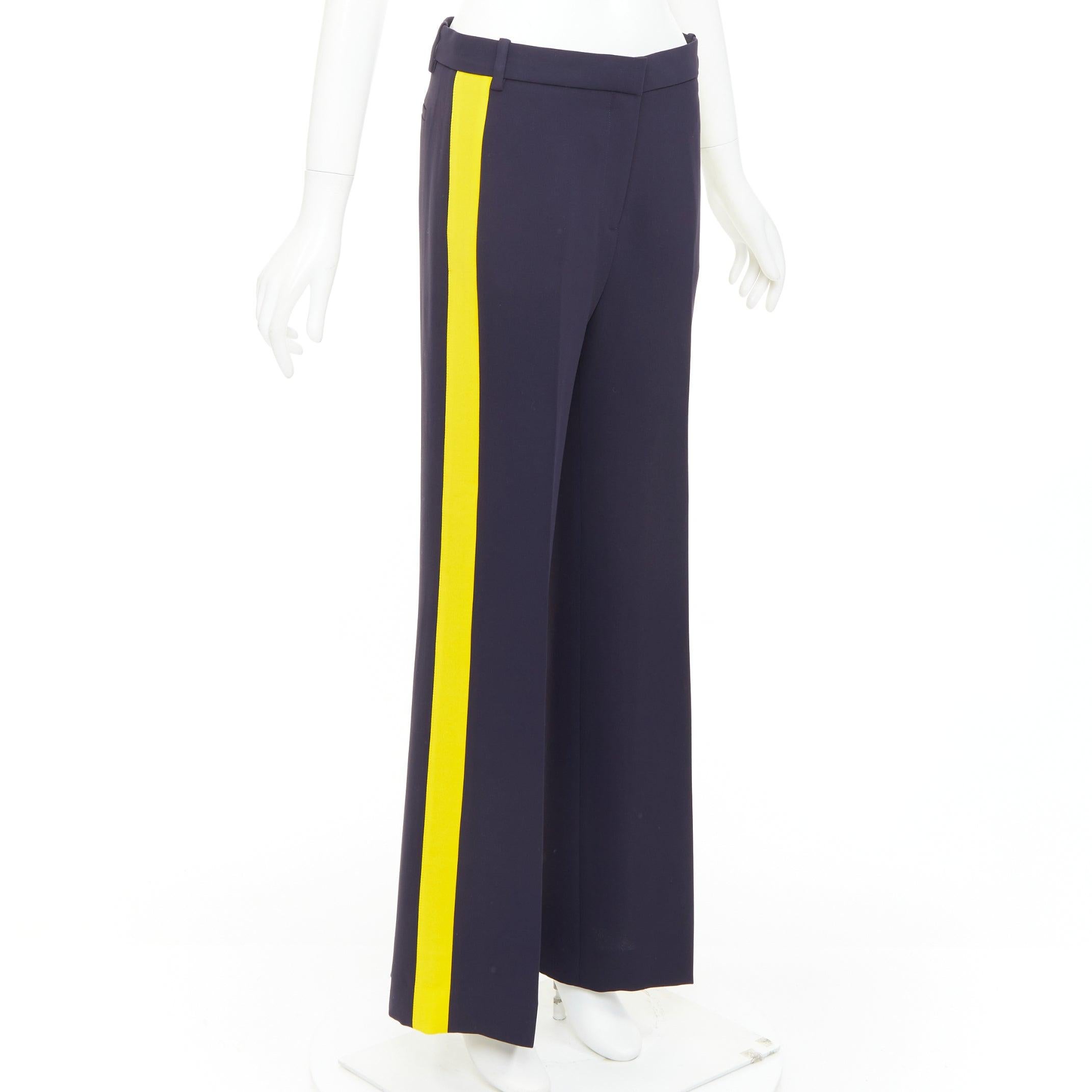 VVB VICTORIA BECKHAM pantalón ancho de cintura alta con ribete de seda amarillo marino UK8 S
Referencia: NKLL/A00613
Marca: VVB Victoria Beckham
Diseñadora: Victoria Beckham
Colección: VVB
Material: Poliéster, Seda
Color: Azul marino,